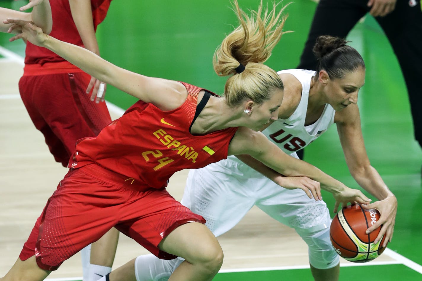 Spain's Laura Gil, left, fights for a loose ball with United States' Diana Taurasi during the gold medal basketball game at the 2016 Summer Olympics in Rio de Janeiro, Brazil, Saturday, Aug. 20, 2016. (AP Photo/Charlie Neibergall)