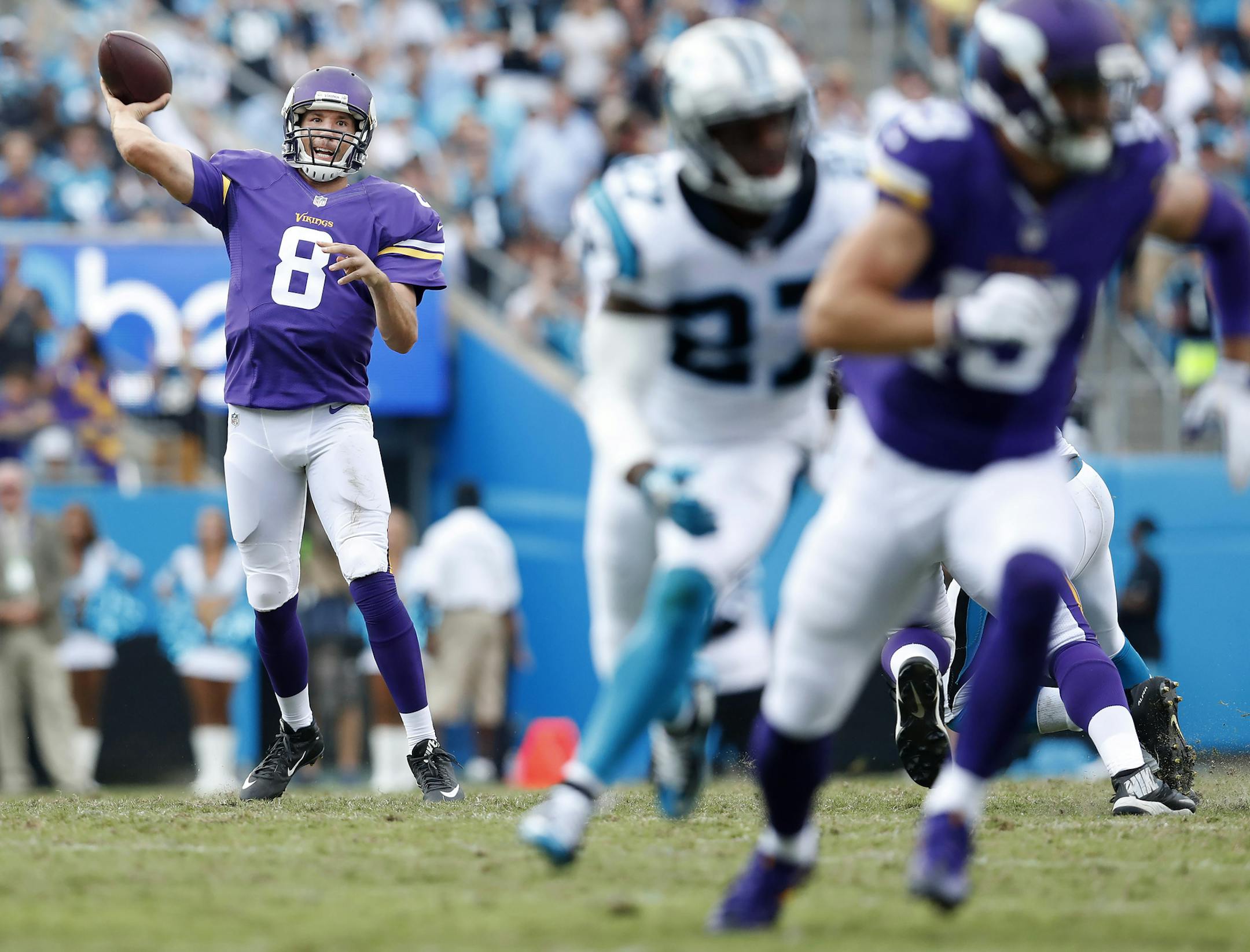 Sam Bradford (8) threw a 19-yard pass to Adam Thielen in the fourth quarter. ] CARLOS GONZALEZ cgonzalez@startribune.com - September 25, 2016, Charlotte, NC, Bank of America Stadium, NFL, Minnesota Vikings vs. Carolina Panthers