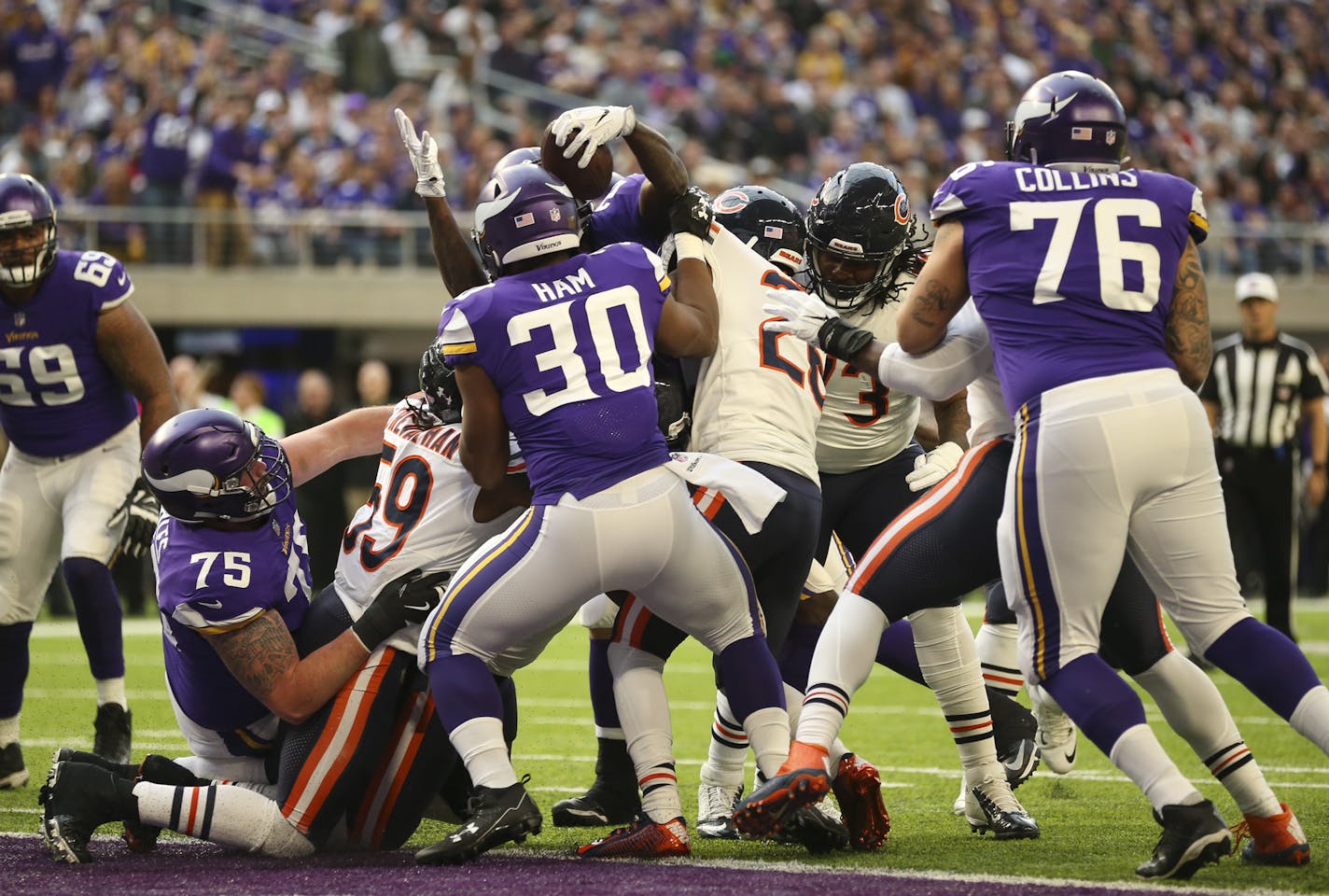 Minnesota Vikings running back Latavius Murray (25) scored from the one yard line on the Vikings' first possession Sunday afternoon. ] JEFF WHEELER &#xef; jeff.wheeler@startribune.com The Minnesota Vikings faced the Chicago Bears Sunday afternoon, December 31, 2017 at U.S. Bank Stadium in Minneapolis.