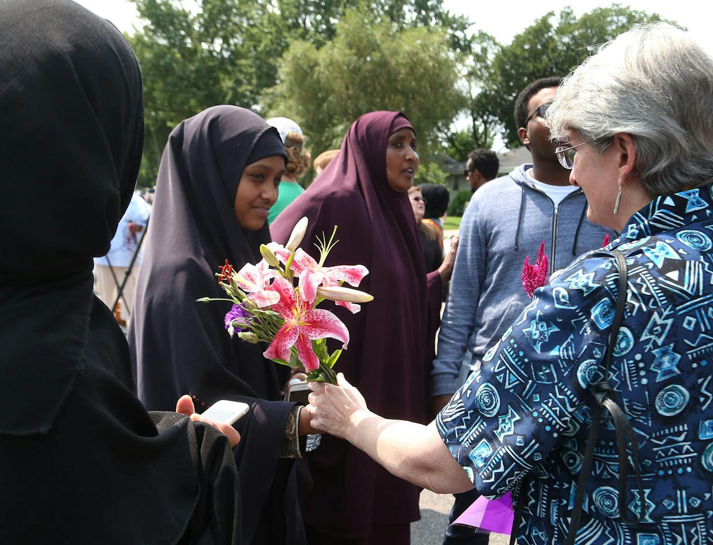 Police and federal authorities are investigating an early morning explosion Saturday at the Dar Al Farooq Islamic Center in Bloomington. No injuries were reported. One worshiper reportedly saw a pickup truck speed off.Saturday, Aug. 5, 2017, in Bloomington, MN. Here, Karen Willis of Bloomington brought flowers to the site and offered them to members of the Muslim community in a show of support.] DAVID JOLES &#xef; david.joles@startribune.com Police and federal authorities are investigating an ea