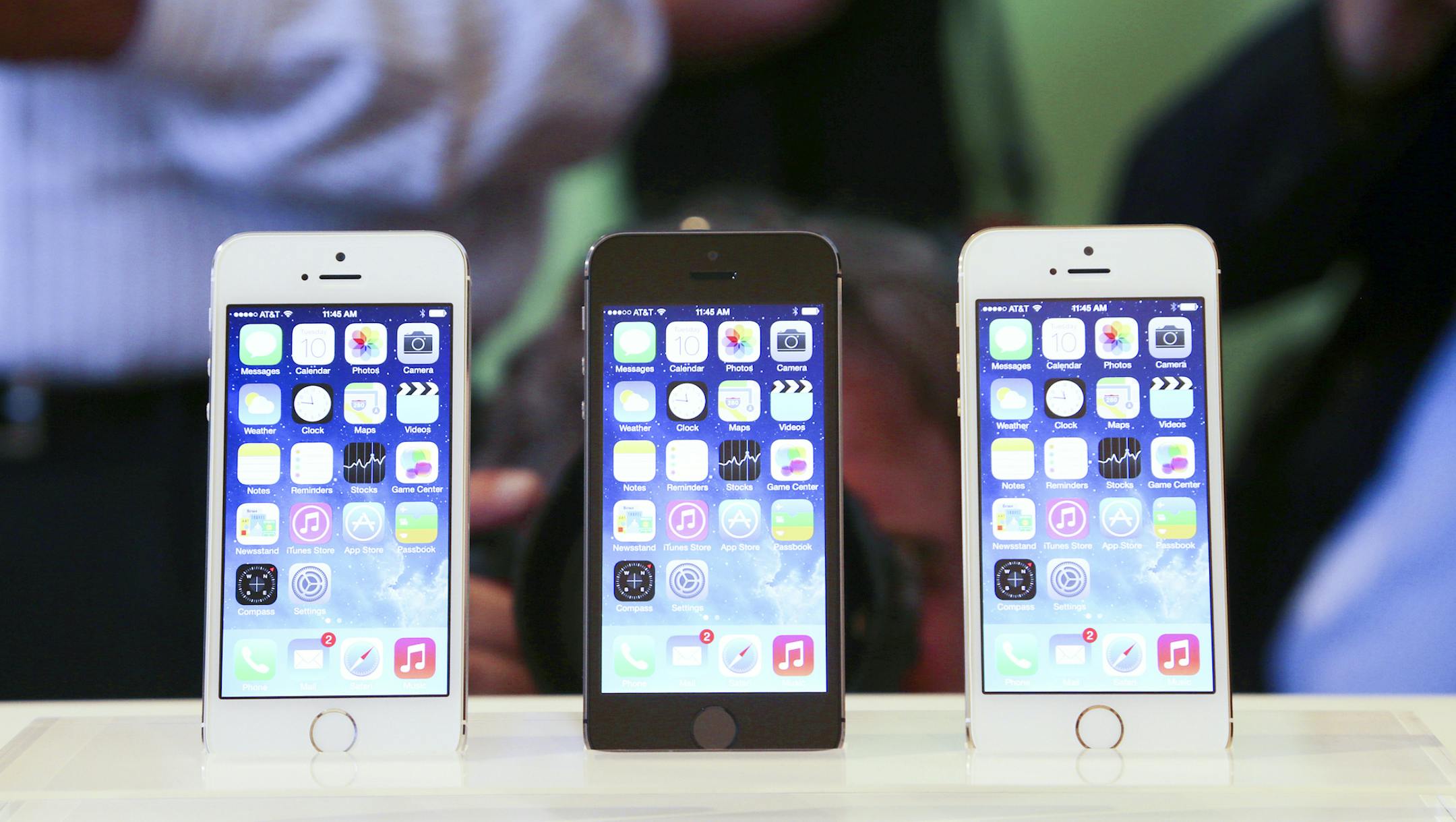 FILE -- iPhone 5Ss during Apple's product release event in Cupertino, Calif., Sept. 10, 2013. The two new phones announced at the event, the 5S and C models, are not exactly innovative, but they look good and the software is more efficient to navigate. (Jim Wilson/The New York Times)