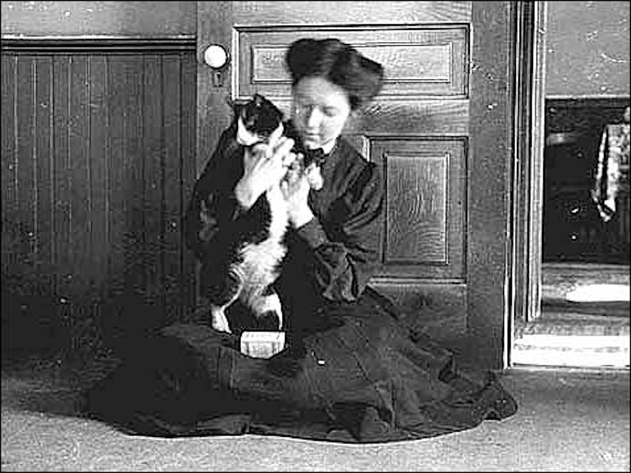 Laura Furness with cat, Ramsey House, 1905
