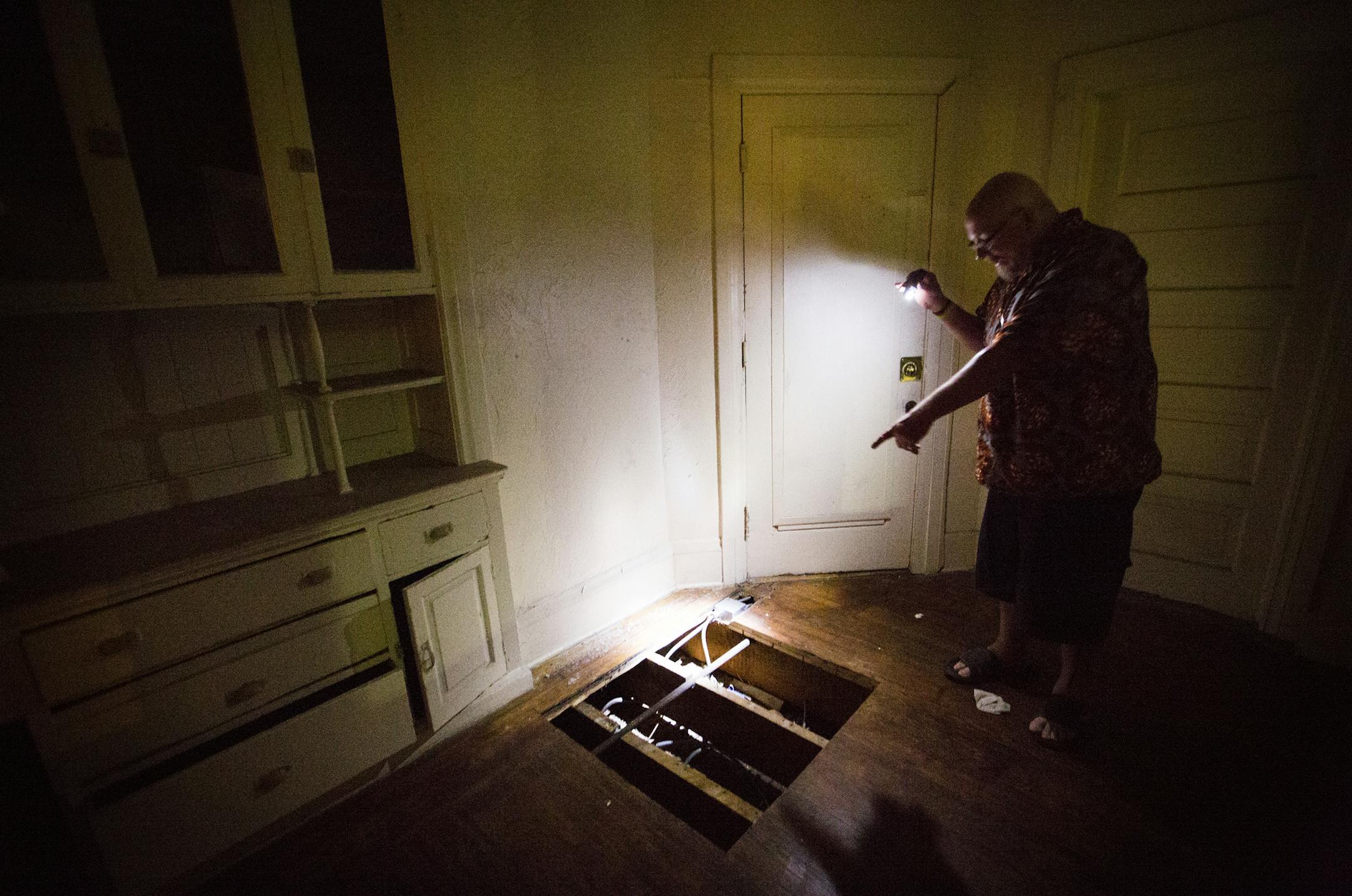 Mike Sullivan shows the exposed electrical in the floor of an empty unit that is being used by squatters in Park Laurel. ] (Leila Navidi/Star Tribune) leila.navidi@startribune.com BACKGROUND INFORMATION: The Park Laurel apartment buildings seen on Thursday, September 15, 2016. Tenants in one of downtown's last vintage, affordable buildings are being evicted to make way for an upgrade. A Chicago-based company has applied unusual pressure on tenants to leave, including entering units to "ensure th