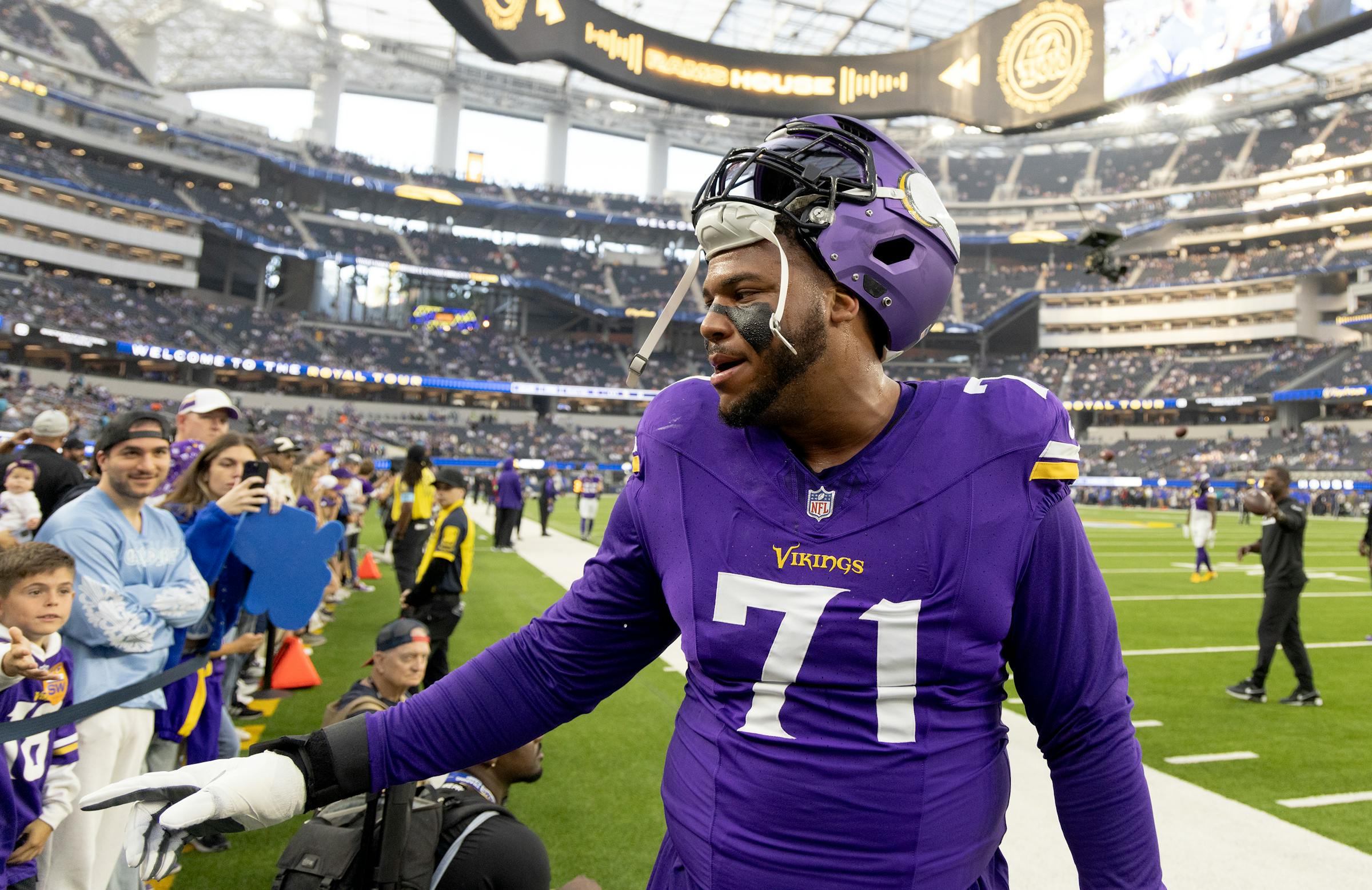 Vikings left tackle Christian Darrisaw will need season-ending knee surgery