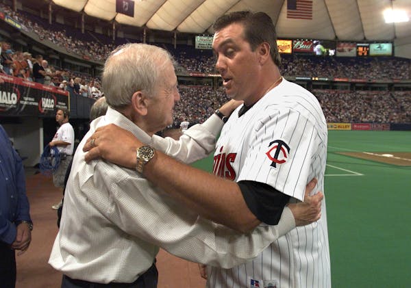 Twins owner Carl Polad and Kent Hrbek hugged during pregame festivities in June, 2001 honoring the championship team of 1991.