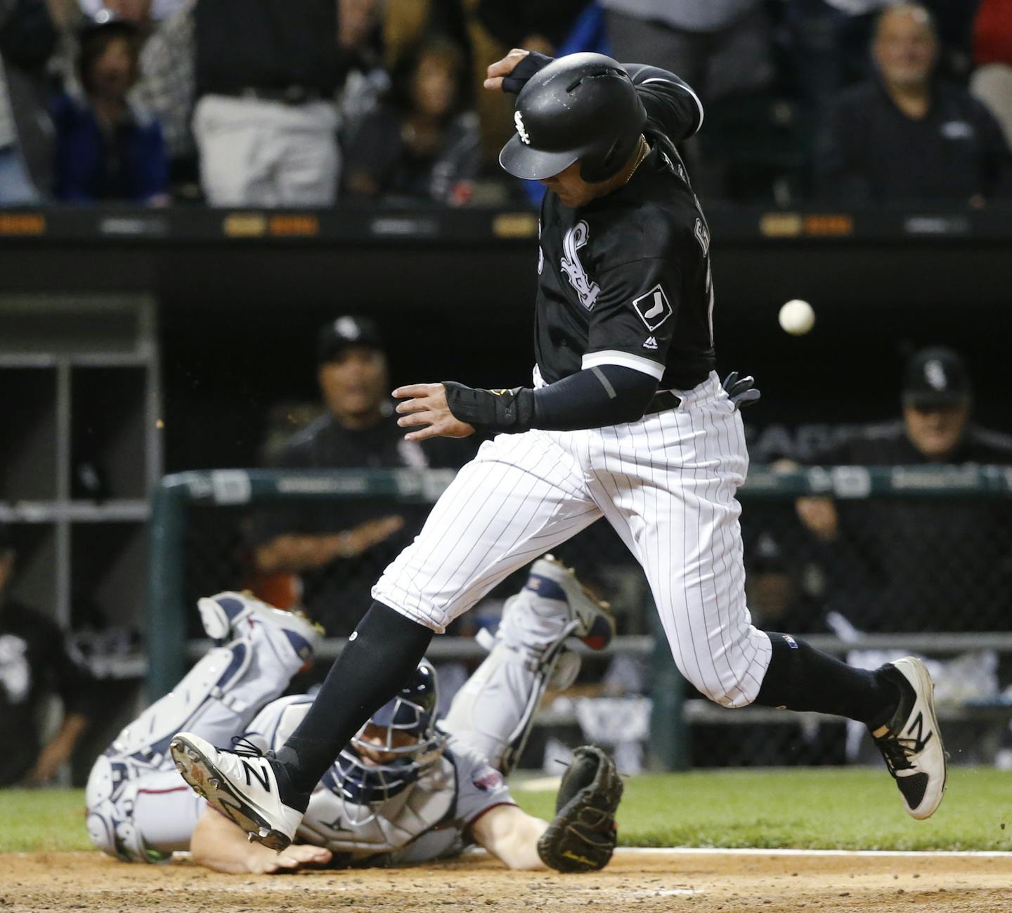 Chicago White Sox's Avisail Garcia, right, scores the game-winning run past Minnesota Twins catcher Jason Castro on a single by Tim Anderson during the ninth inning of a baseball game Wednesday, Aug. 23, 2017, in Chicago. The White Sox won 4-3. (AP Photo/Charles Rex Arbogast)