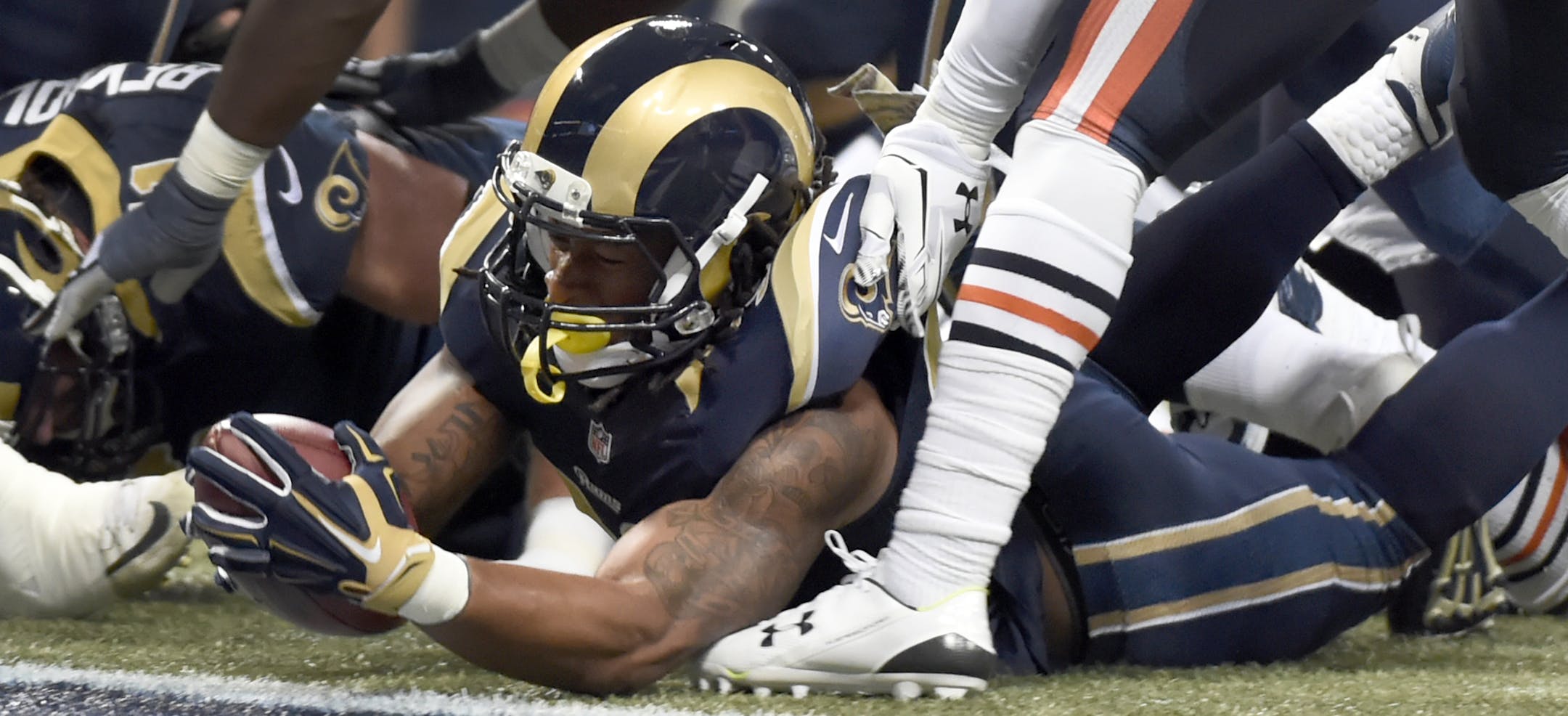 St. Louis Rams running back Todd Gurley stretches out to score on a 6-yard run during the first quarter of an NFL football game against the Chicago Bears Sunday, Nov. 15, 2015, in St. Louis. (AP Photo/L.G. Patterson)
