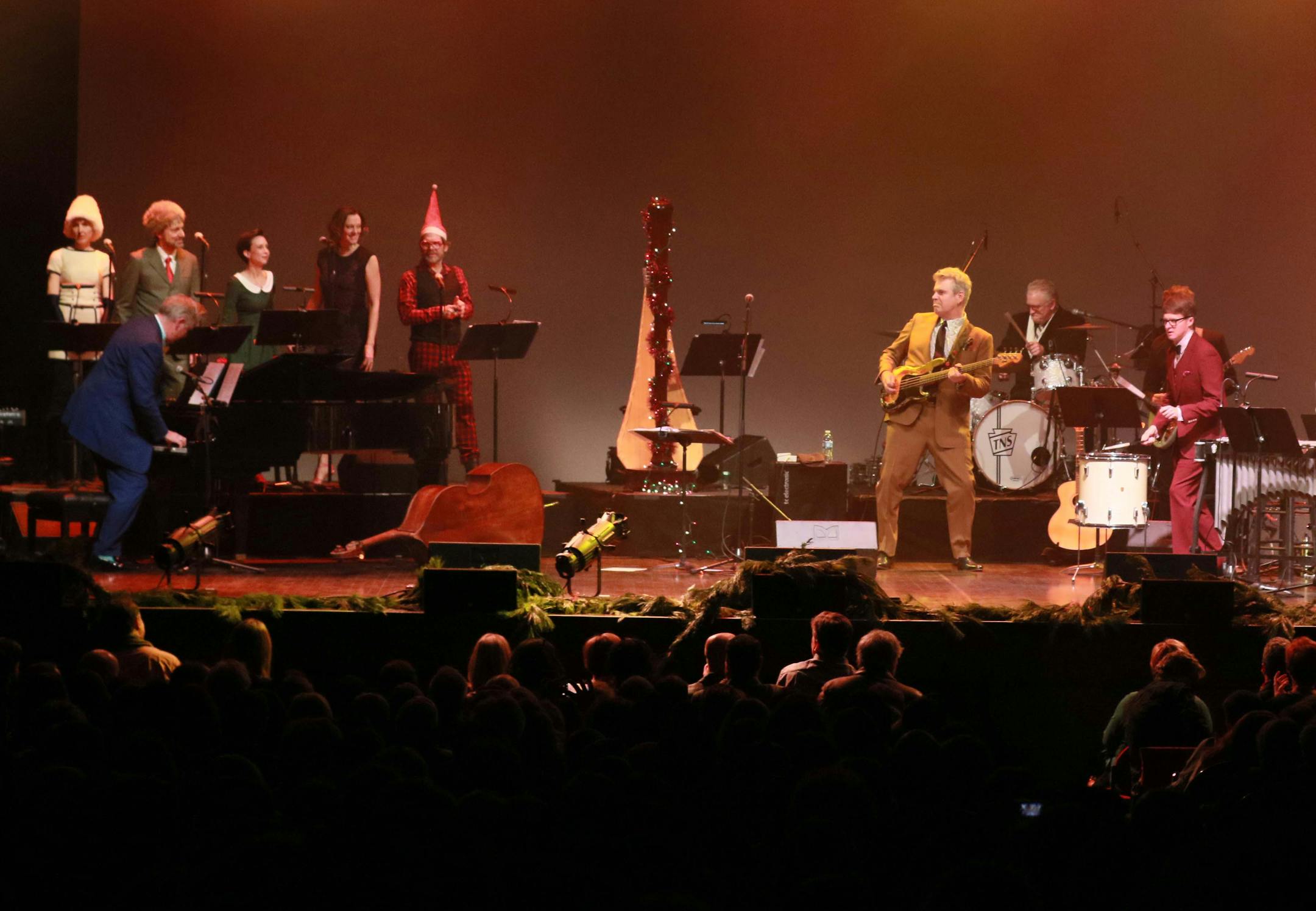 The New Standards holiday concert featuring Chan Poling, piano, John Munson, on bass and Steve Roehm on vibes at the State Theatre Friday, Dec. 7, 2018, in Minneapolis, MN. DAVID JOLES ï david.joles@startribune.com Review of the first of three holiday concerts by the New Standards at State Theatre