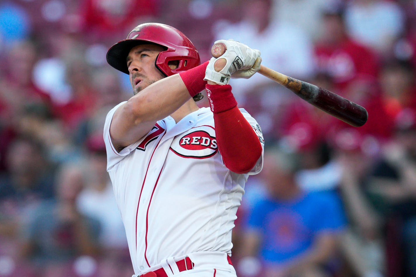 FILE - Cincinnati Reds' Kyle Farmer bats during the team's baseball game against the St. Louis Cardinals on Aug. 31, 2022, in Cincinnati. The Minnesota Twins have acquired Farmer from the Reds in a trade for minor-league right-hander Casey Legumina. (AP Photo/Jeff Dean, File)