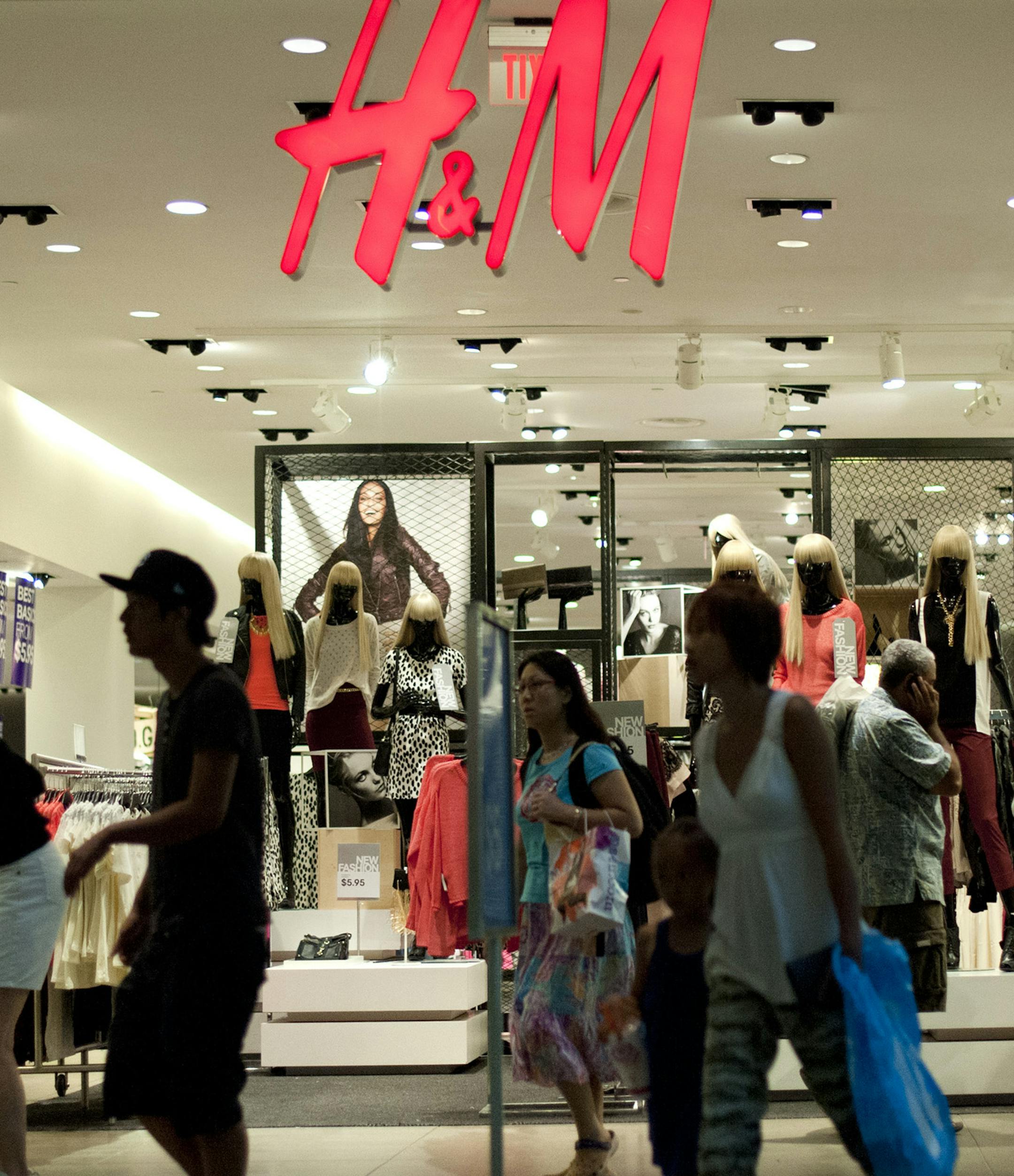 The H&M store in the Mall of America. H&M is coming to Calhoun Square, Minneapolis. THURSDAY, August 2, 2012. ] GLEN STUBBE * gstubbe@startribune.com RETAIL, CLOTHING, APPAREL, SALES,