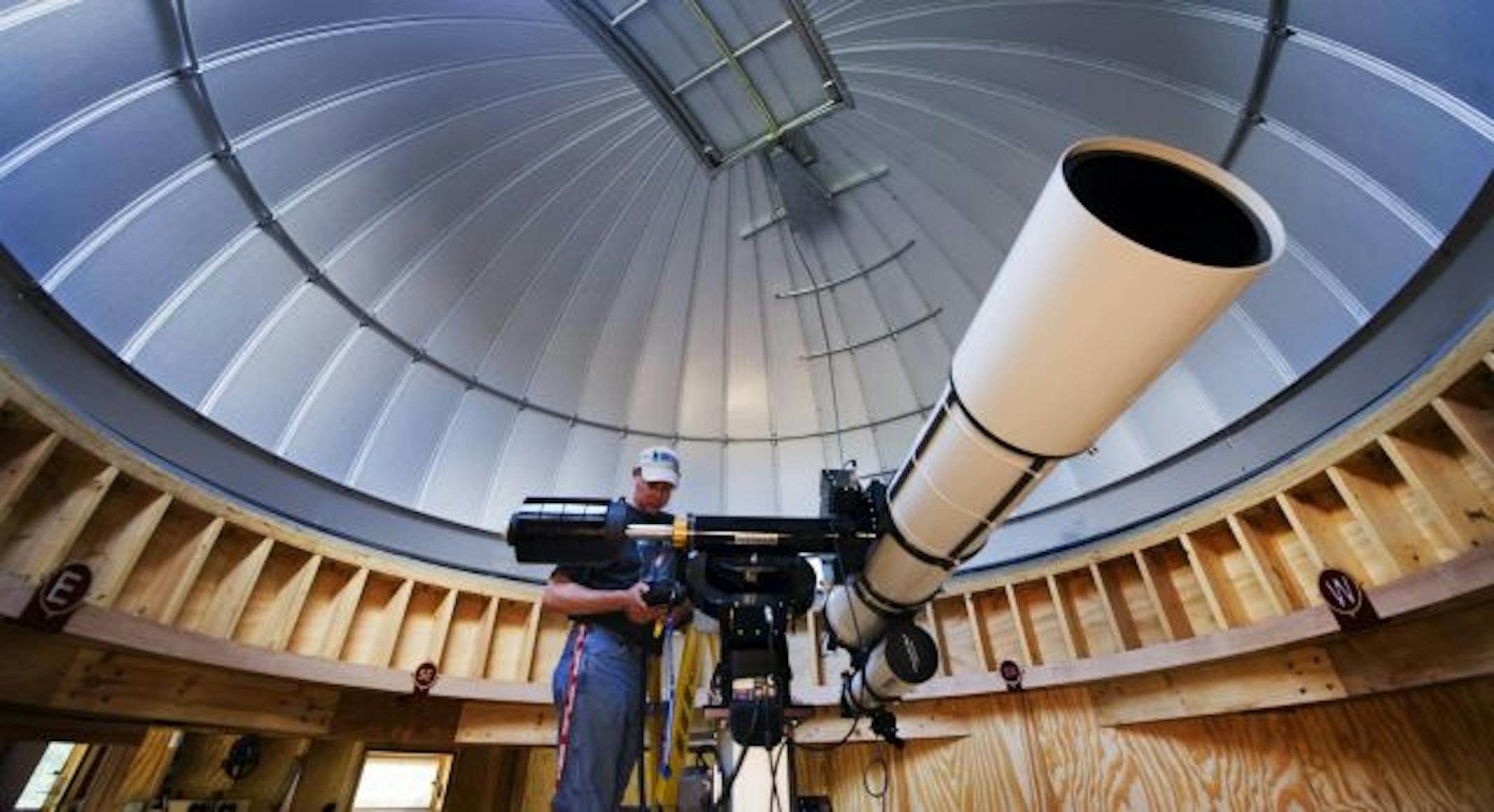 Merle Hiltner checks out the new 10 inch TMB apochromatic telescope at their Afton observatory.