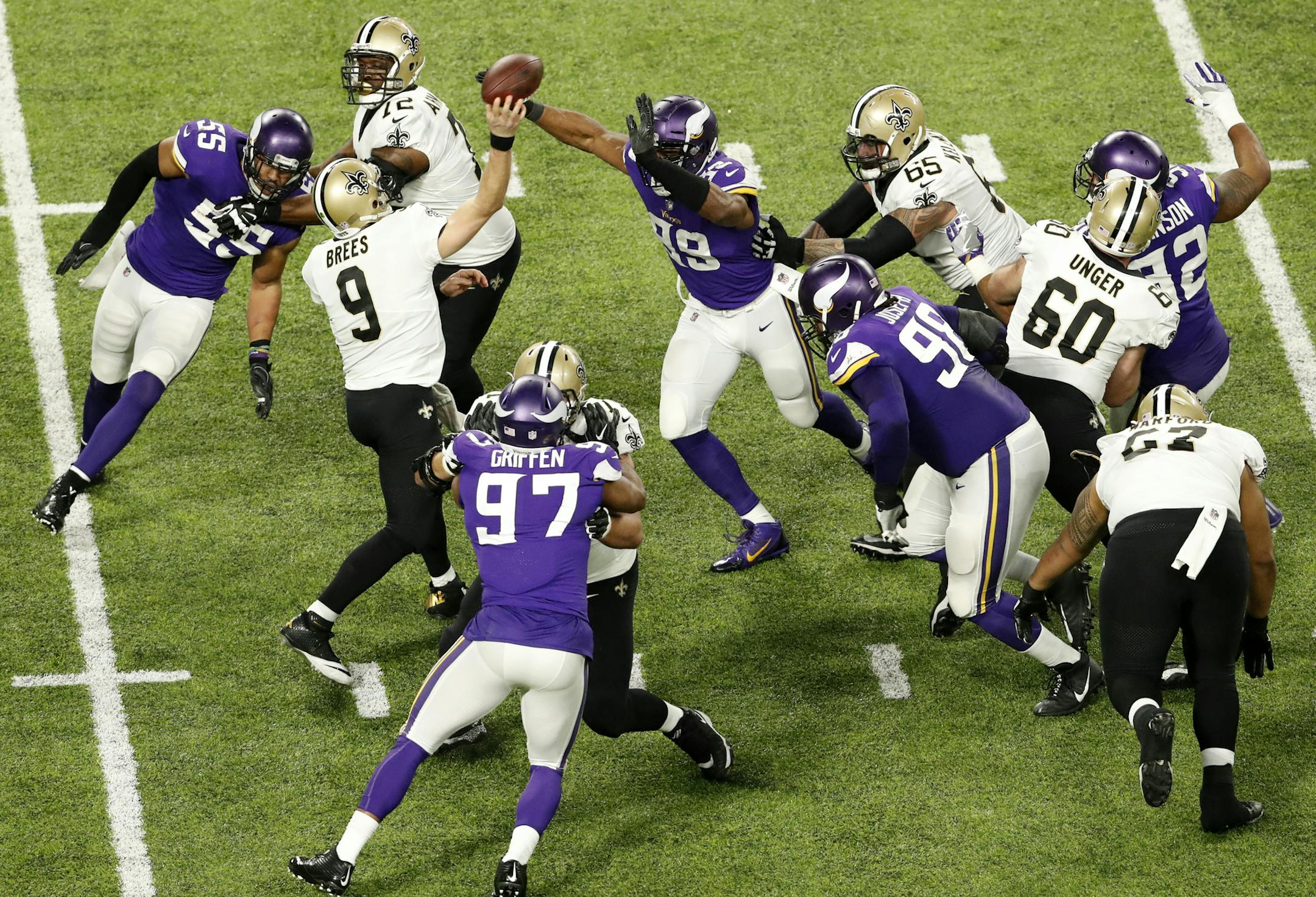 New Orleans Saints quarterback Drew Brees (9) was surrounded by purple Vikings jerseys while throwing under pressure in the second quarter of Sunday's NFC divisional playoff game. ] CARLOS GONZALEZ Ô cgonzalez@startribune.com - Minneapolis, MN - January 14 2018, US Bank Stadium, NFL, NFC Divisional Playoff, Minnesota Vikings vs. New Orleans Saints ORG XMIT: MIN1801141805303765