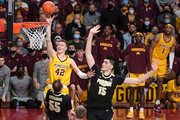 Minnesota Gophers center Treyton Thompson  scored on a layup as he was defended by Purdue Boilermakers center Zach Edey (15) and guard Sasha Stefanovi