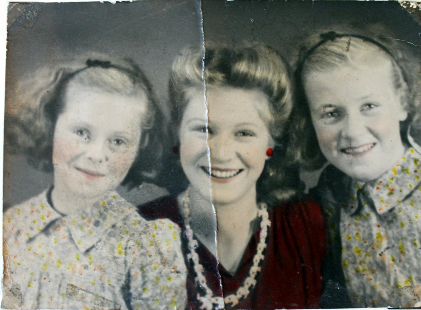 GI Bride Margaret Boyle Denby and her sisters, Susannah and Bridget, in 1940.