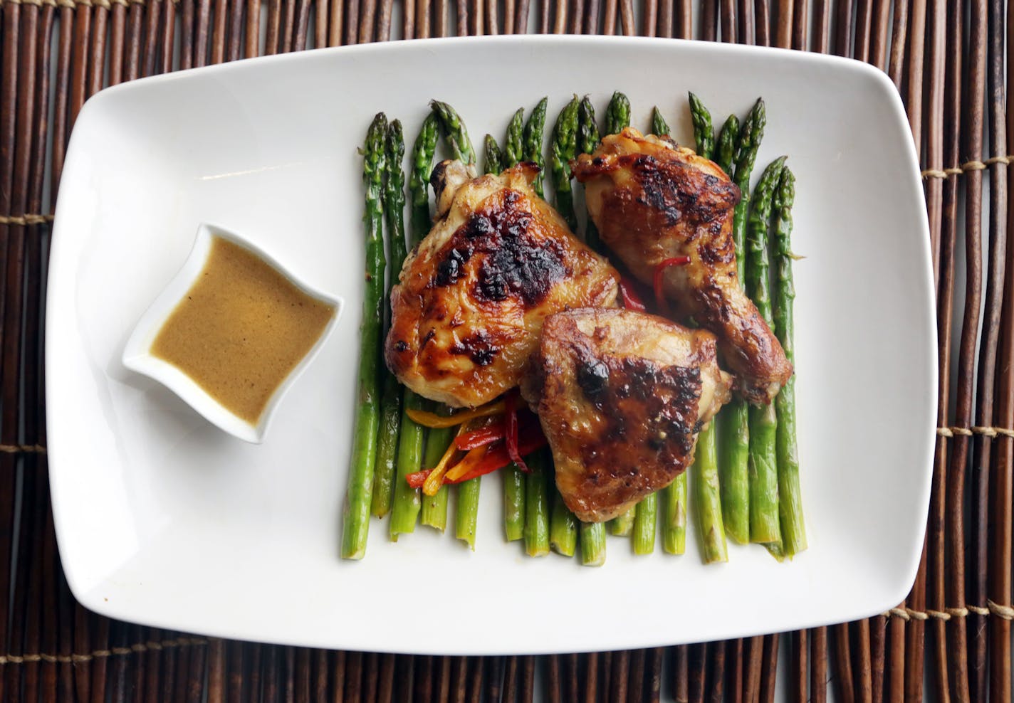 Fresh lemons, olive oil and Dijon mustard are paired with chicken, asparagus and sweet mini bell peppers in this dish. (Kathleen Galligan/Detroit Free Press/MCT) ORG XMIT: 1137707