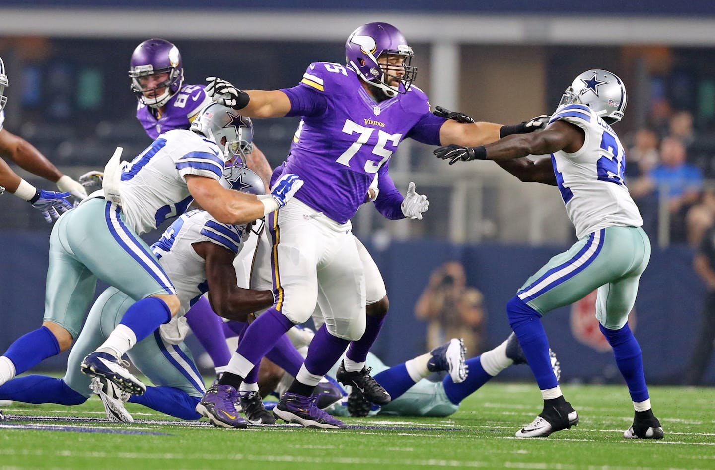 Minnesota Vikings tackle Matt Kalil (75)