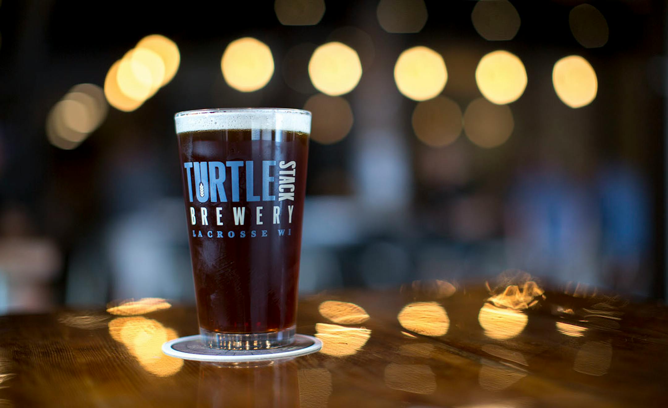 Turtle Stack Brewery serves an altbier in La Crosse. ] COURTNEY PEDROZA • courtney.pedroza@startribune.com June 22-24, 2017; Wisconsin restaurants, cafes, bars, bakeries and breweries; Dining along the Mississippi River.