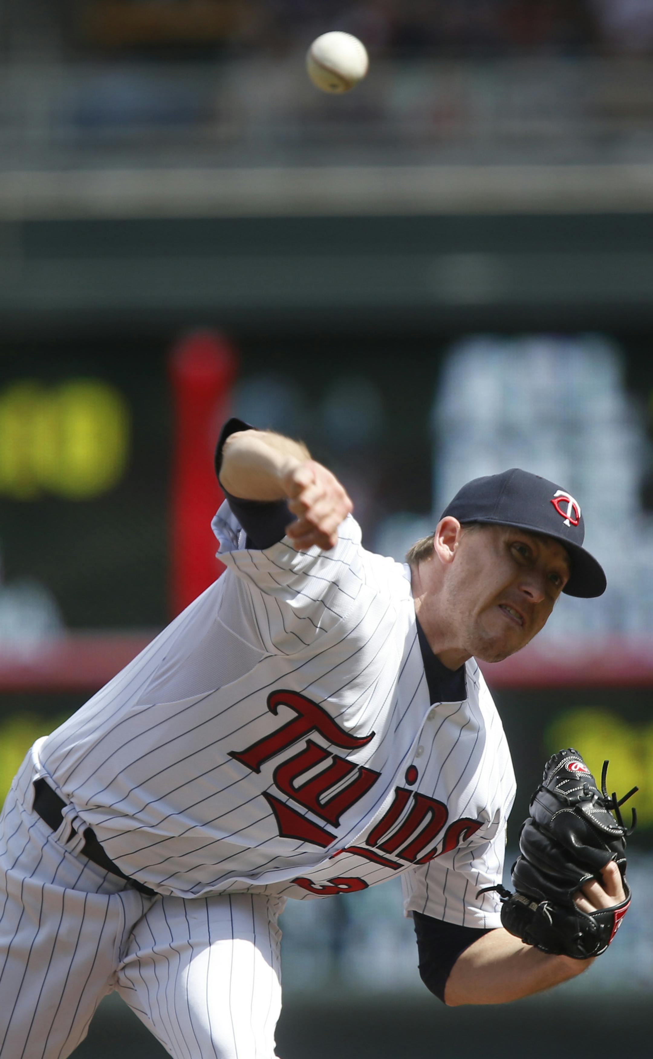 Kevin Correia #30 of the Minnesota Twins pitched in the sixth inning at Target Field in Minneapolis Min., Sunday, April 28, 2013. Twins won 5-0 over Texas. ] (KYNDELL HARKNESS/STAR TRIBUNE) kyndell.harkness@startribune.com