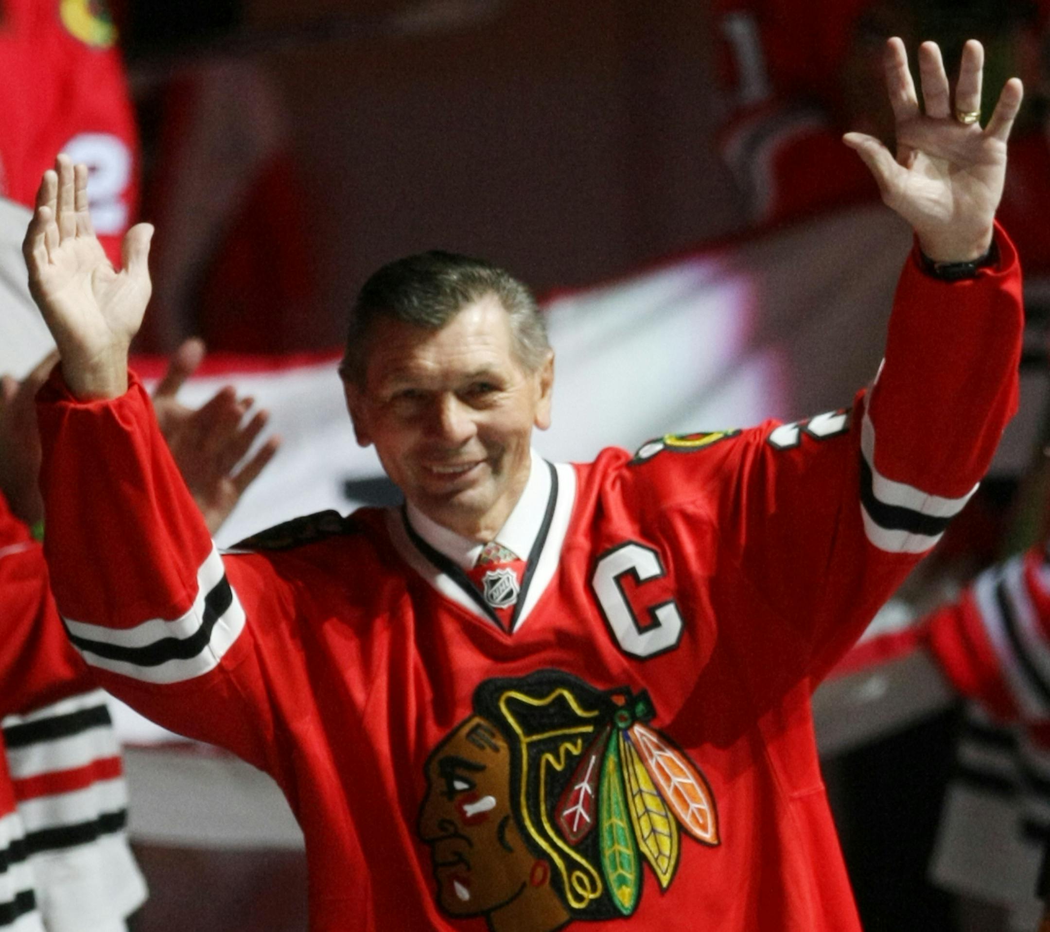 Stan Mikita waves to a full house of fans after being introduced at the United Center during a ceremony honoring former Blackhawk’s greats Bobby Hull and Stan Mikita on Friday, March 7, 2008, at the United Center in Chicago, Illinois. The San Jose Sharks defeated the Blackhawks 3-2. (Charles Cherney/Chicago Tribune/MCT) ORG XMIT: 1055501