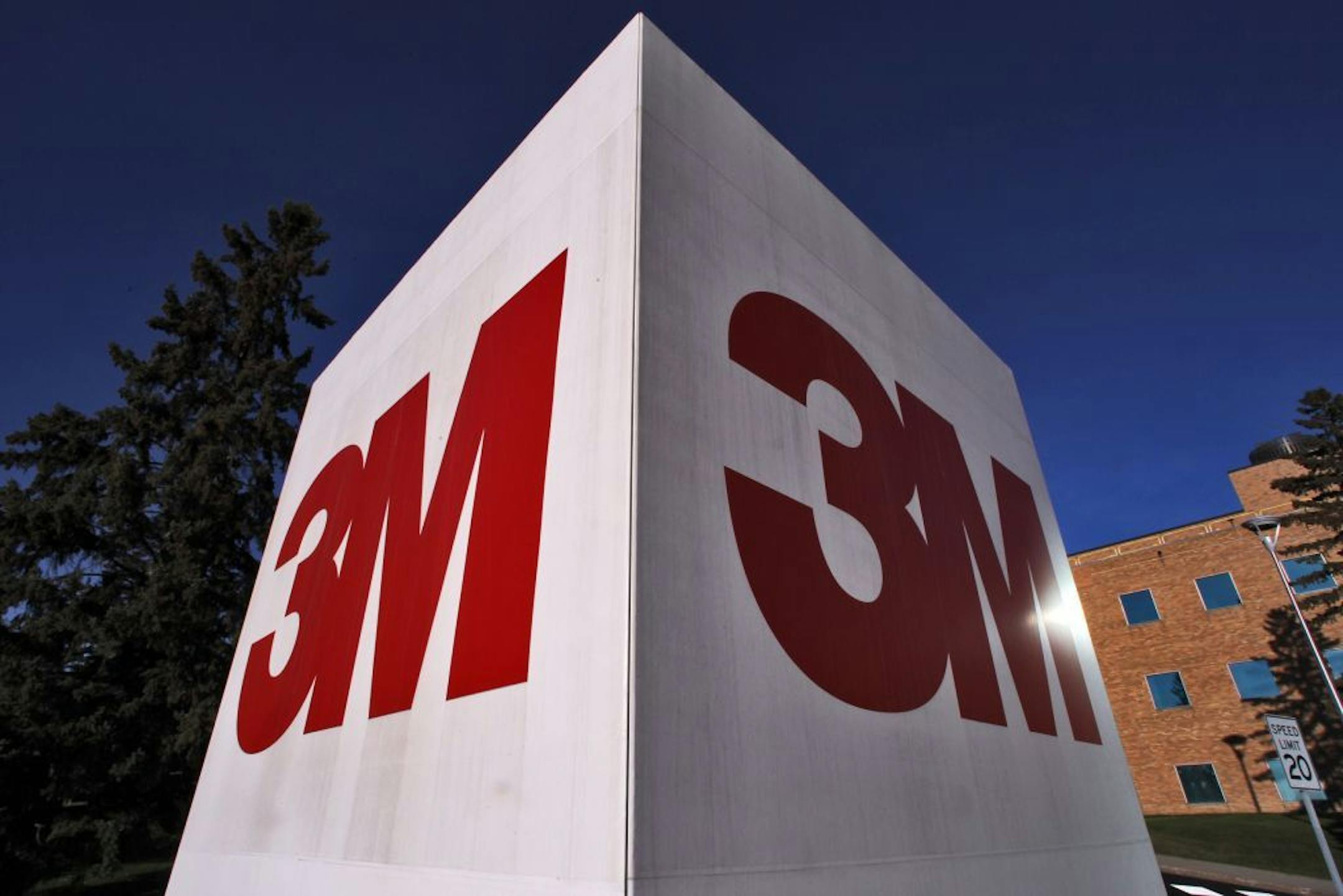 3M logo at headquarters in St. Paul to run with $200 million research expansion story. (MARLIN LEVISON/STARTRIBUNE(mlevison@startribune.com (cq