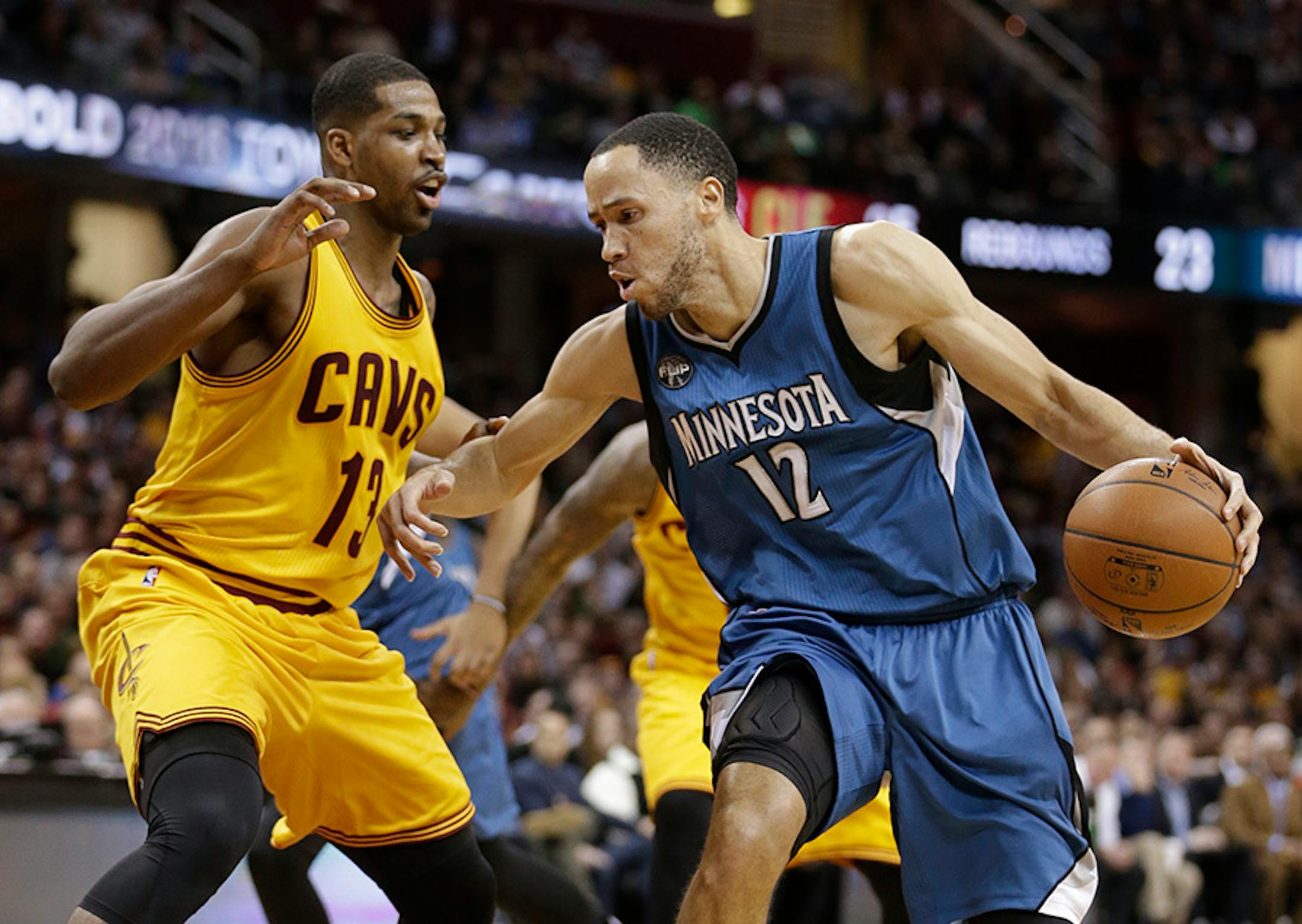 Wolves guard Tayshaun Prince, right