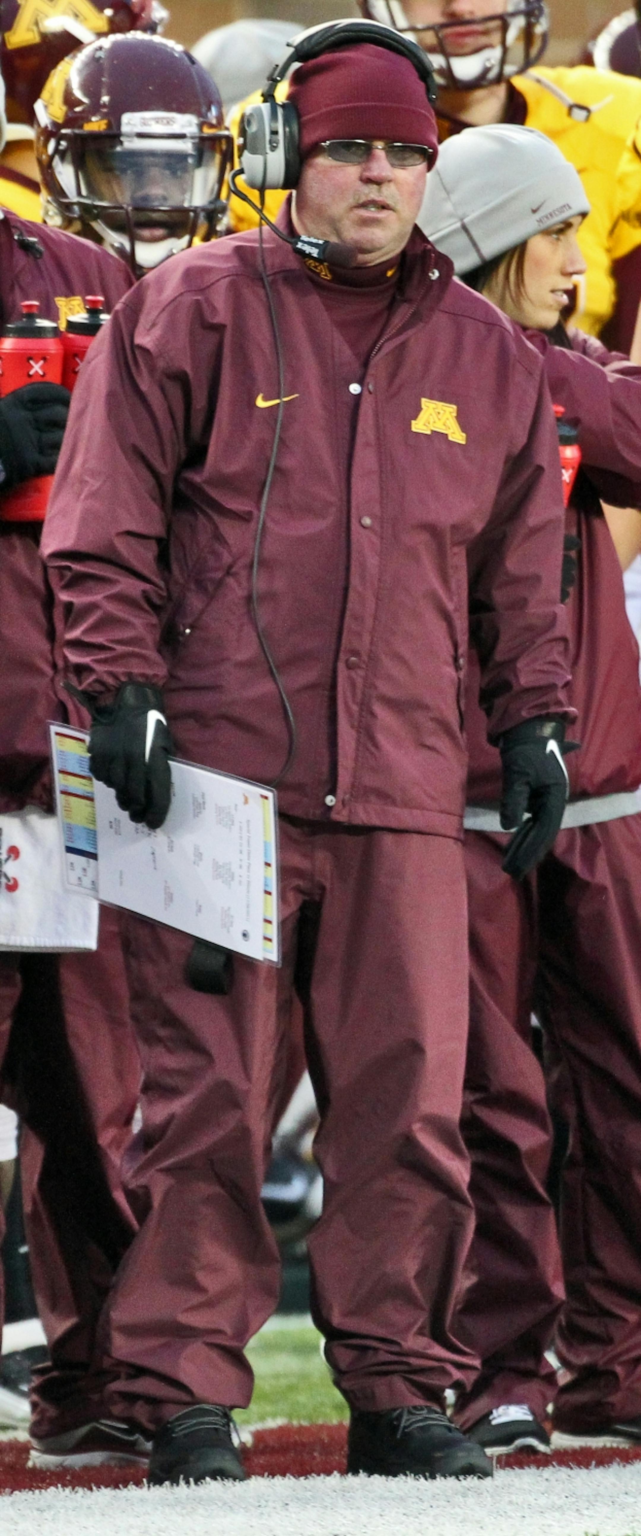 UM Gophers vs. Illinois football. Minnesota won 27-7. Head Gophers coach Jerry Kill watched from the sidelines.