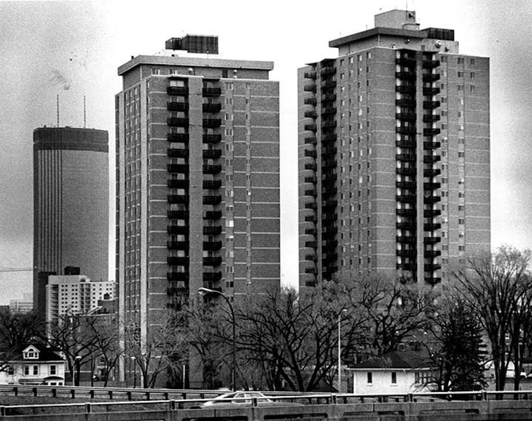 The Summit House Condominiums at 400 and 410 Groveland Av. in Minneapolis.