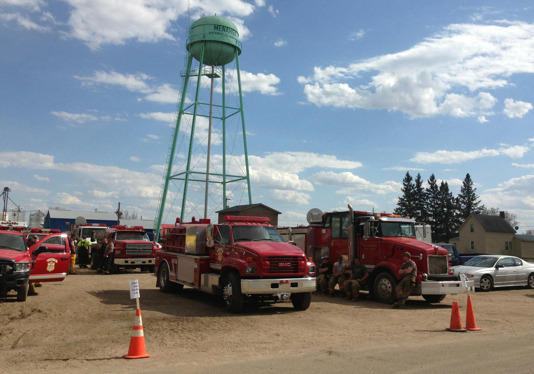 Fire command in Menahga, Mn, Wednesday afternoon. A wild fire in the area has consumed several thousand acres. PHOTO: David Joles / Star Tribune 5/15/2013 Menahga, MN
