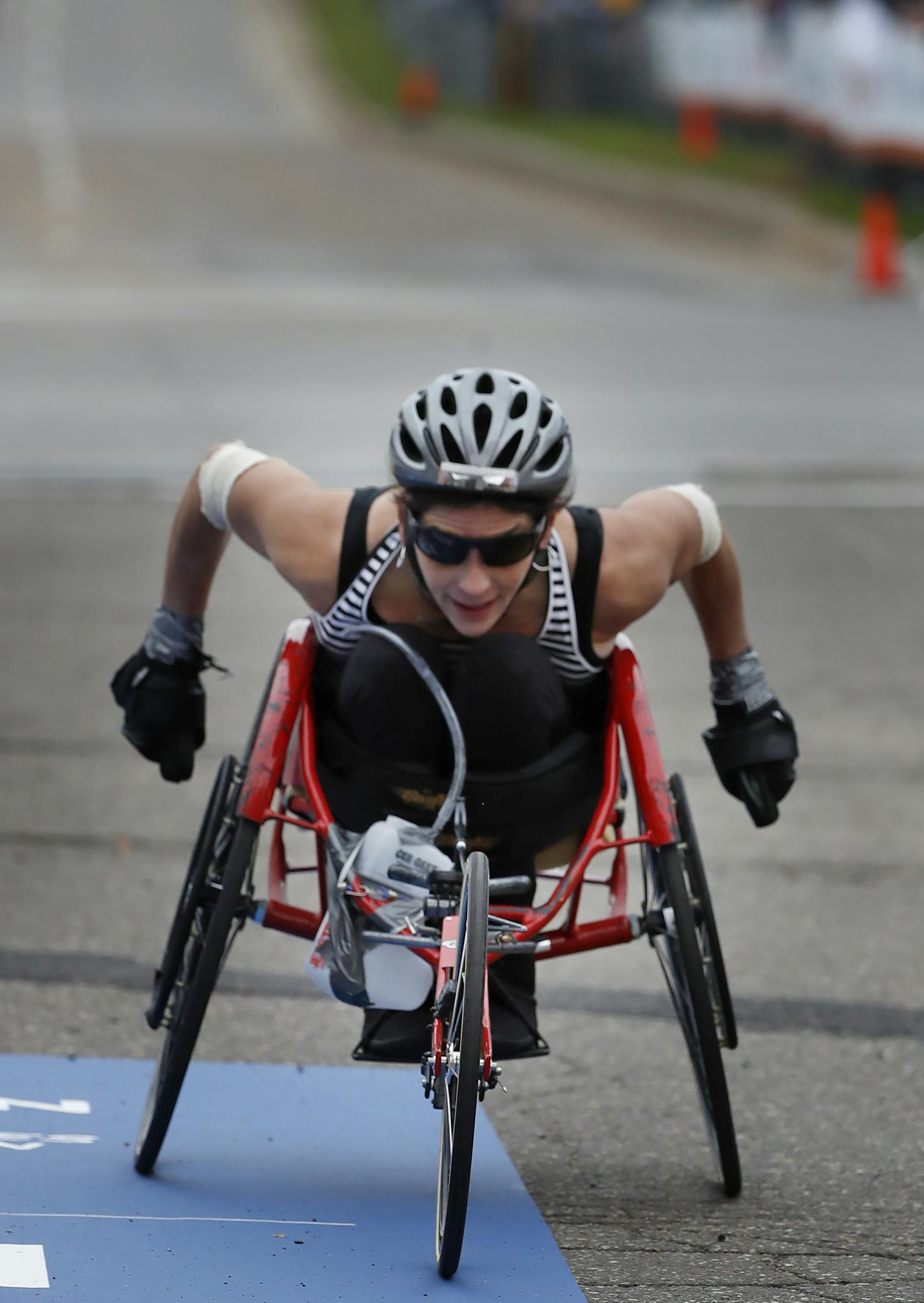 Rebecca Walker finished the race. ] Twin Cities Marathon .Richard Tsong-Taatarii&#x2022;Richard.Tsong-Taatarii@startribune.com