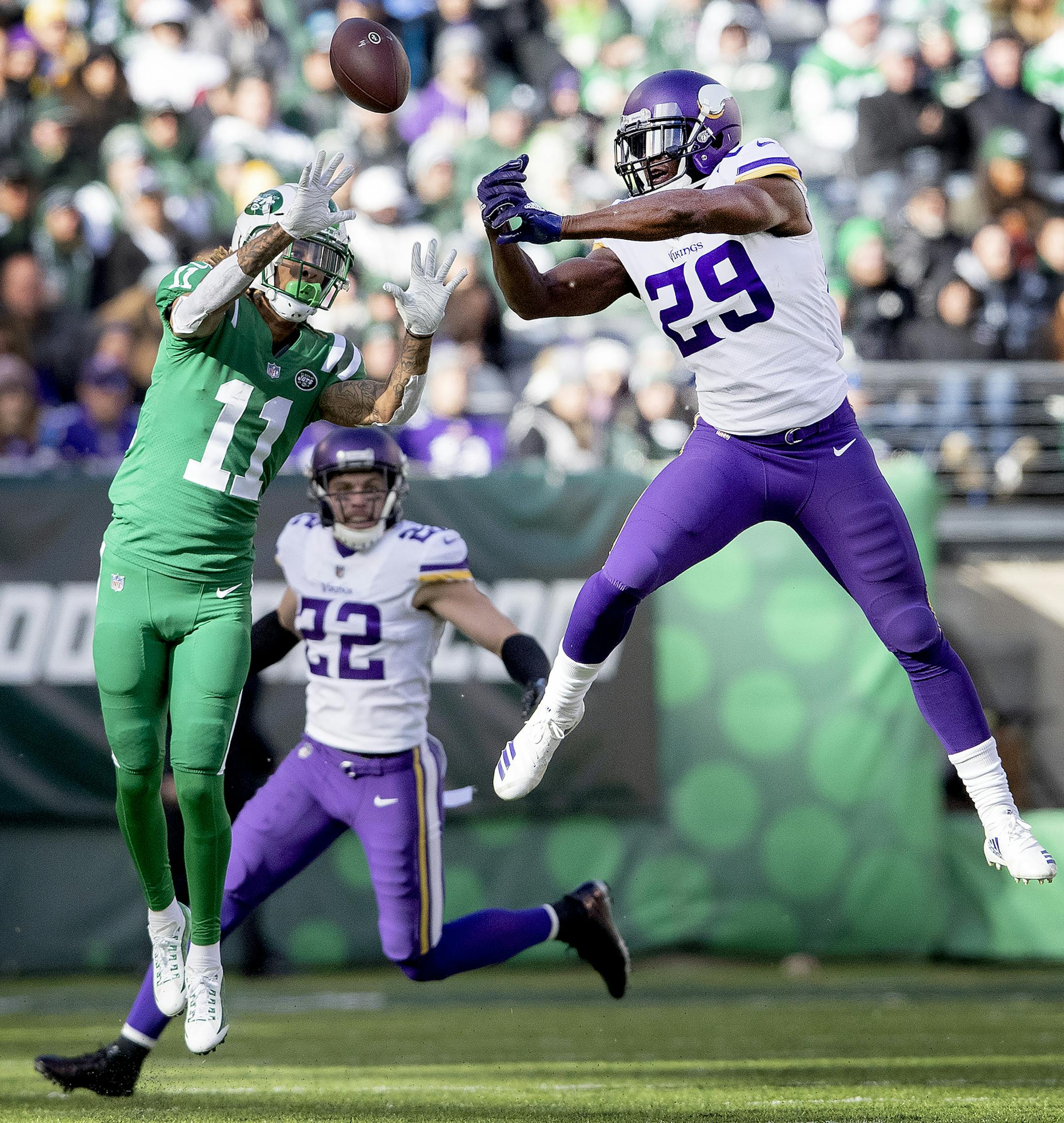 Xavier Rhodes (29) broke up a pass intended for Robby Anderson (11) in the third quarter. Harrison Smith (22) intercepted the ball on the play. ] CARLOS GONZALEZ ï cgonzalez@startribune.com ñ October 21, 2018, East Rutherford, NJ, MetLife Stadium, NFL, Minnesota Vikings vs. New York Jets