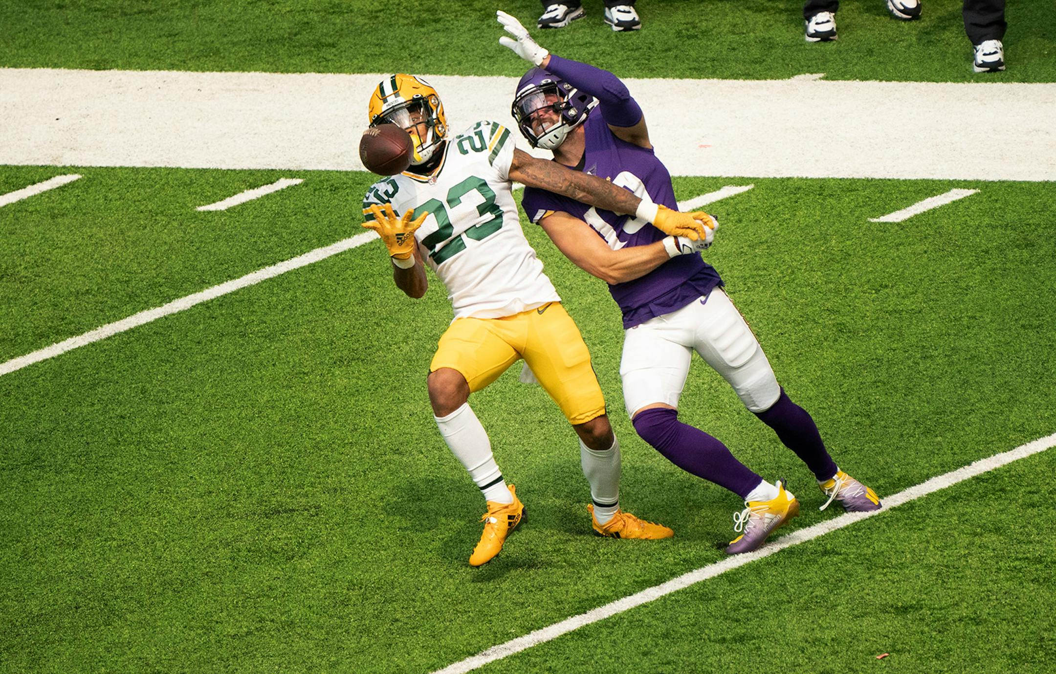 Packers Jaire Alexander intercepted a pass in the second quarter intended for Minnesota Vikings wide receiver Adam Thielen (19).