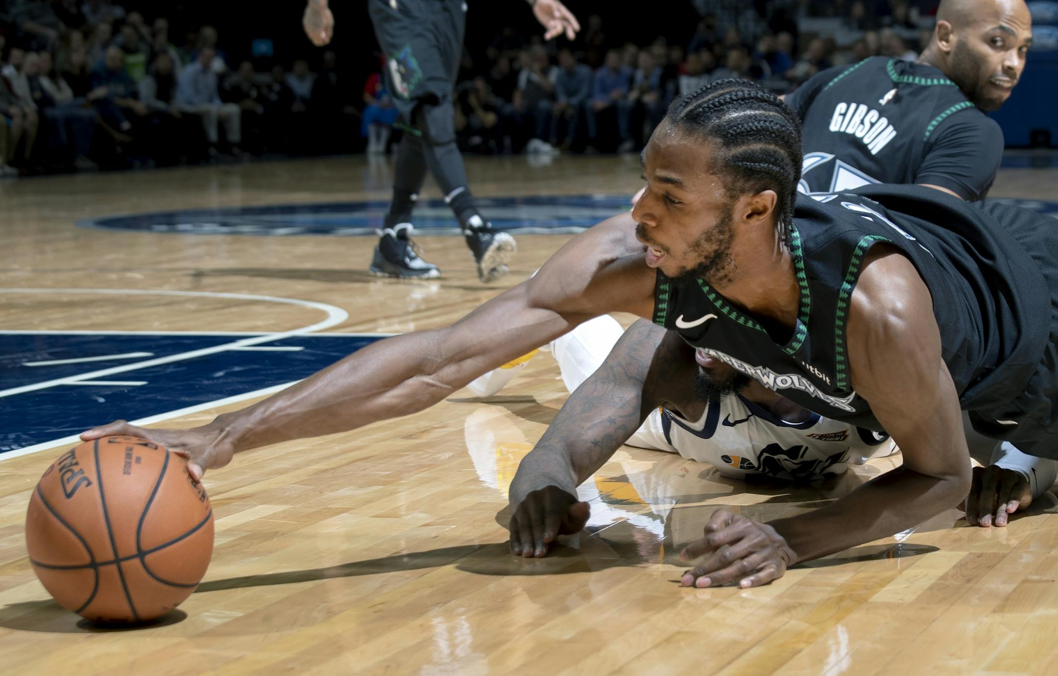 Andrew Wiggins reached out for a loose ball in the second quarter.