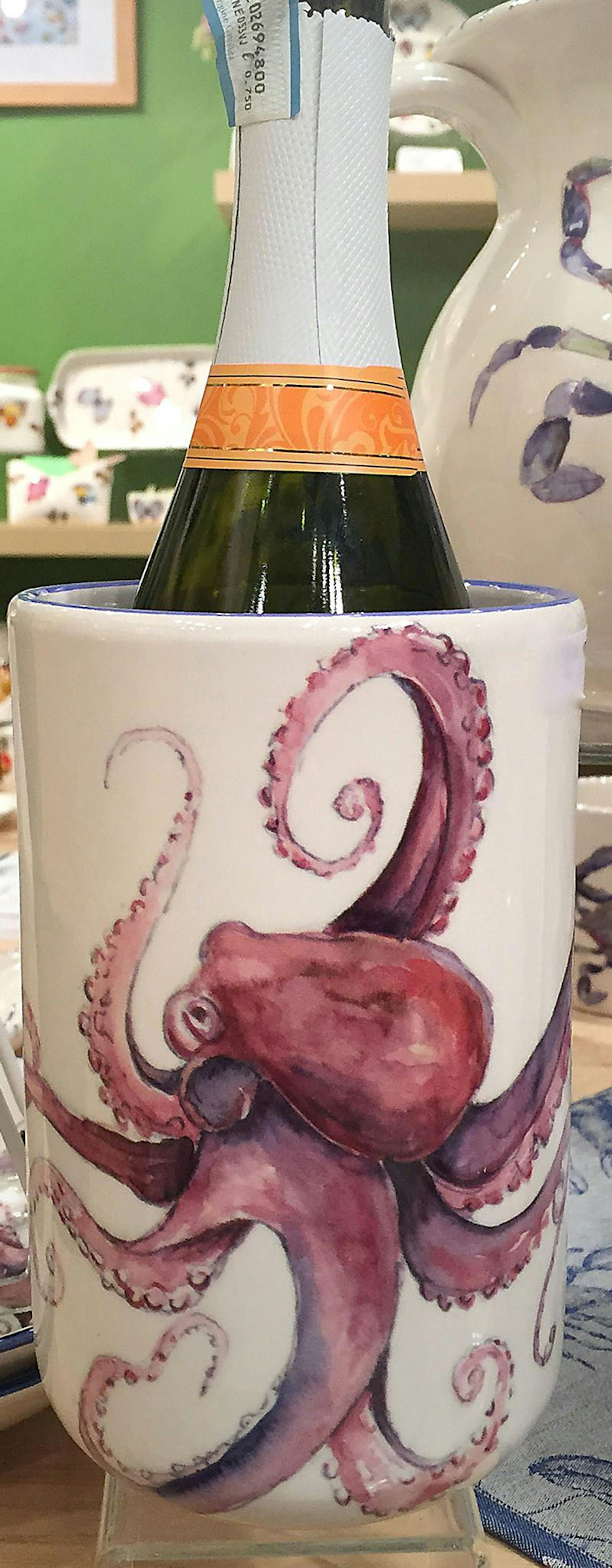 Abbiamo Tutto ceramic wine cooler made in Italy. (Patricia Sheridan/Pittsburgh Post-Gazette/TNS) ORG XMIT: 1186326