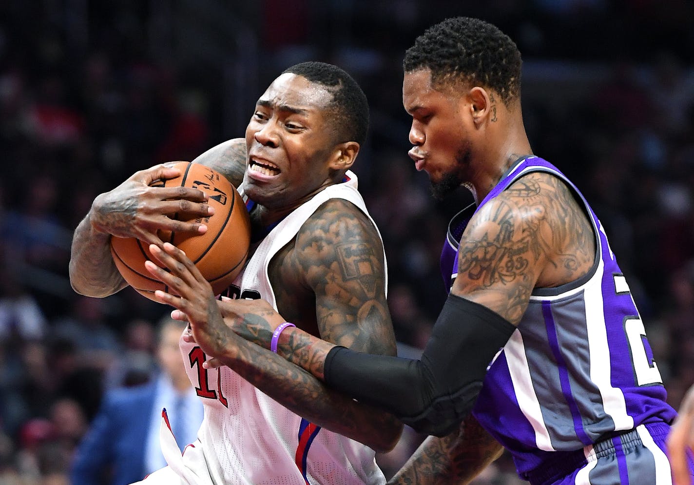 The Los Angeles Clippers' Jamal Crawford, left, drives against the Sacramento Kings' Ben McLemore at Staples Center in Los Angeles on Wednesday, April 12, 2017. The Clippers won, 115-95. (Wally Skalij/Los Angeles Times/TNS) ORG XMIT: 1200583