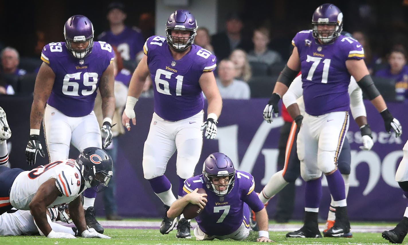 Vikings quarterback Case Keenum and the offensive line.