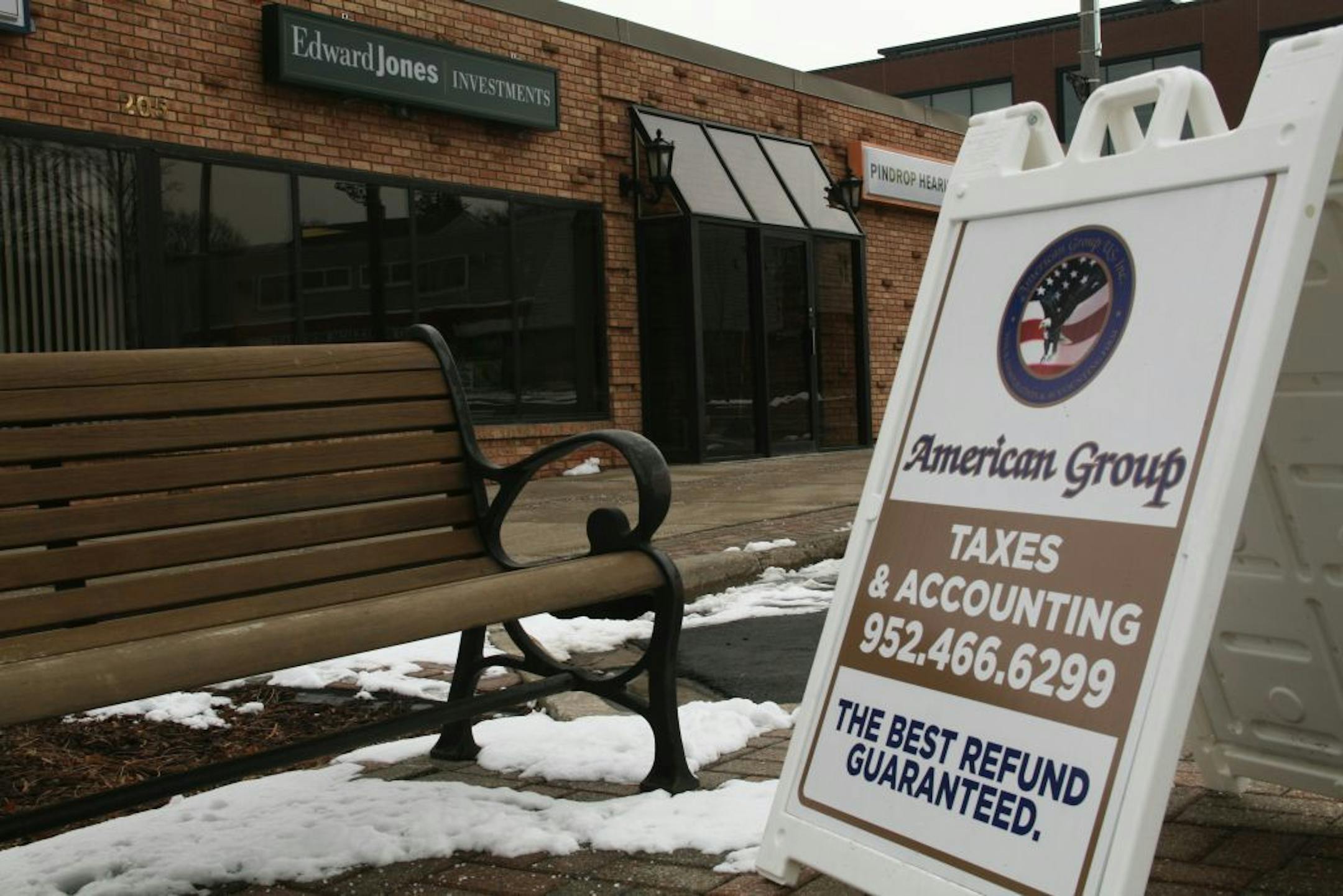 Search warrants unsealed Tuesday in St. Paul show that IRS investigators seized numerous boxes and computer equipment from the offices of America Group US Inc. and from the Shakopee residence of its officers, Mark and Ornelia Hammerschmidt.