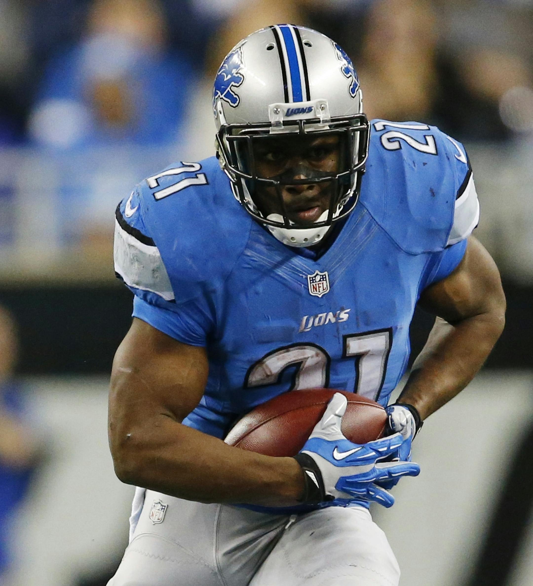 Detroit Lions running back Reggie Bush (21) runs during the second quarter of an NFL football game against the New York Giants in Detroit, Sunday, Dec. 22, 2013. (AP Photo/Paul Sancya)