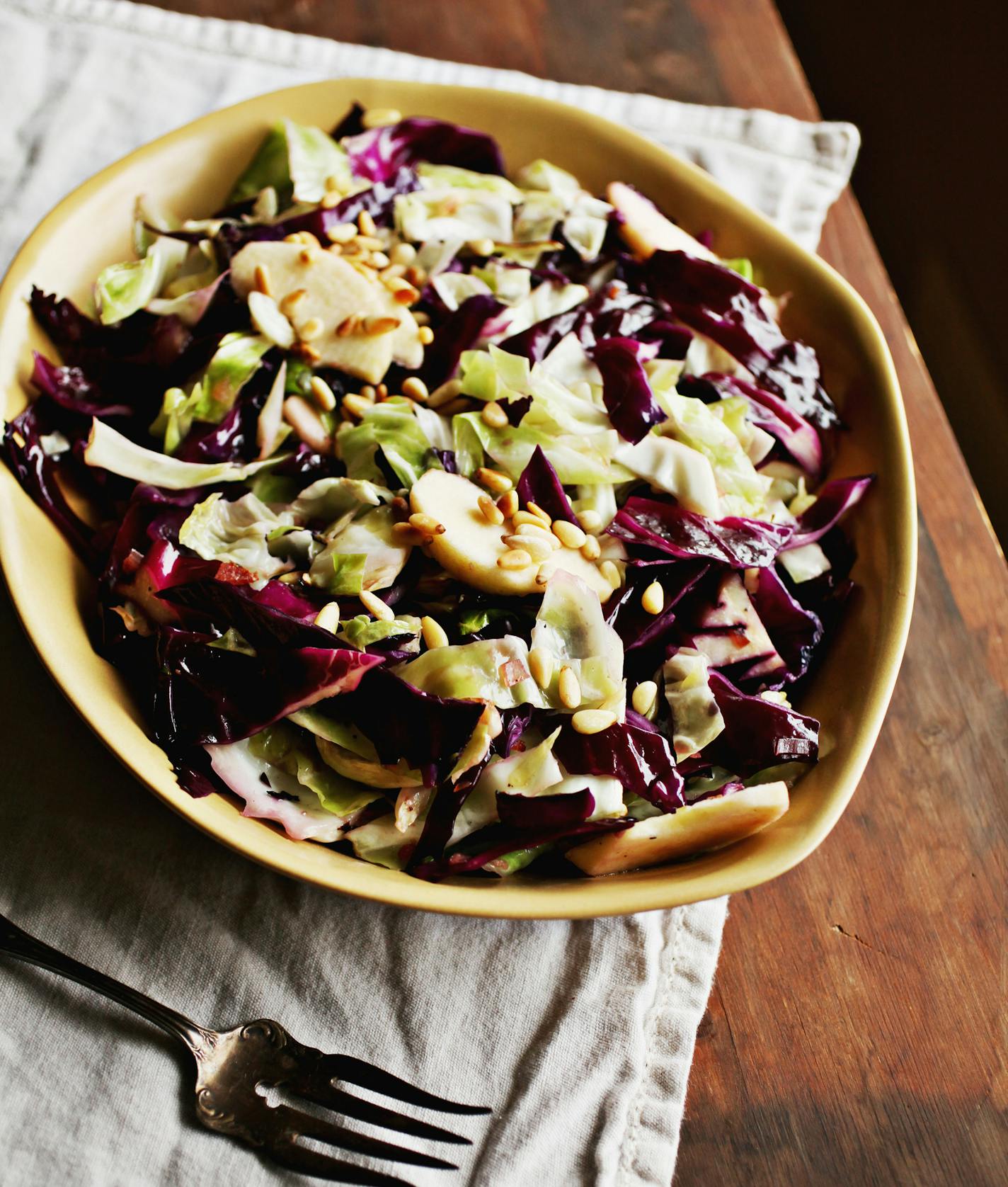 Grilled Cabbage Salad with Apples, Raisins and Warm Bacon Dressing. (Juli Leonard/Raleigh News & Observer/TNS) ORG XMIT: 1176915