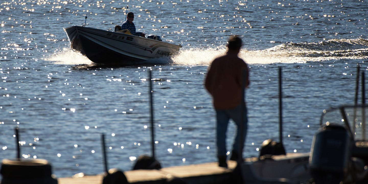 A fishing boat cruised on Wahkon Bay, Lake Mille Lacs in the afternoon sun in the city of Wahkon, MN ] Thursday, May 22, 2014 GLEN STUBBE * gstubbe@startribune.com ORG XMIT: MIN1405231402020589 ORG XMIT: MIN1405231419540599