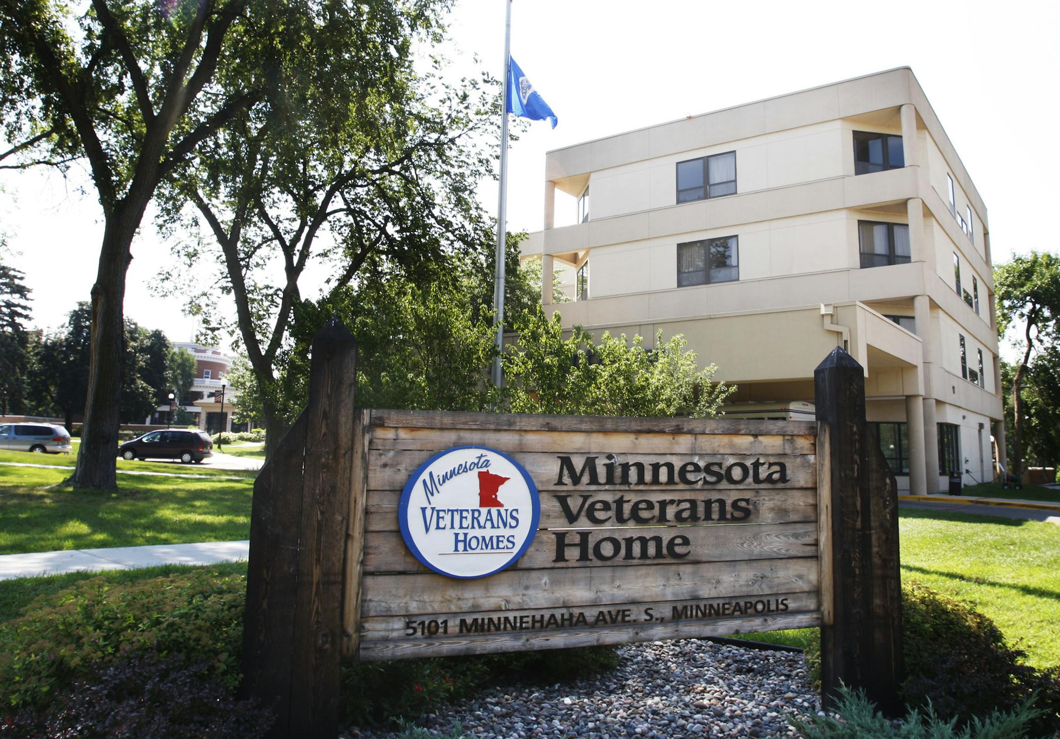 Richard Tsong-Taatarii/rtsong-taatarii@startribune.com
Minneapolis, MN:7/25/07;left to right: The Minnesota Veterans Homes Board is negotiating with state health officials to keep its license to operate the 402-bed Minneapolis Veterans Home. GENERAL INFORMATION: The Minnesota Veterans Homes Board is negotiating with state health officials to keep its license to operate the 402-bed Minneapolis Veterans Home. The department has threatened not to renew the troubled nursing home’s