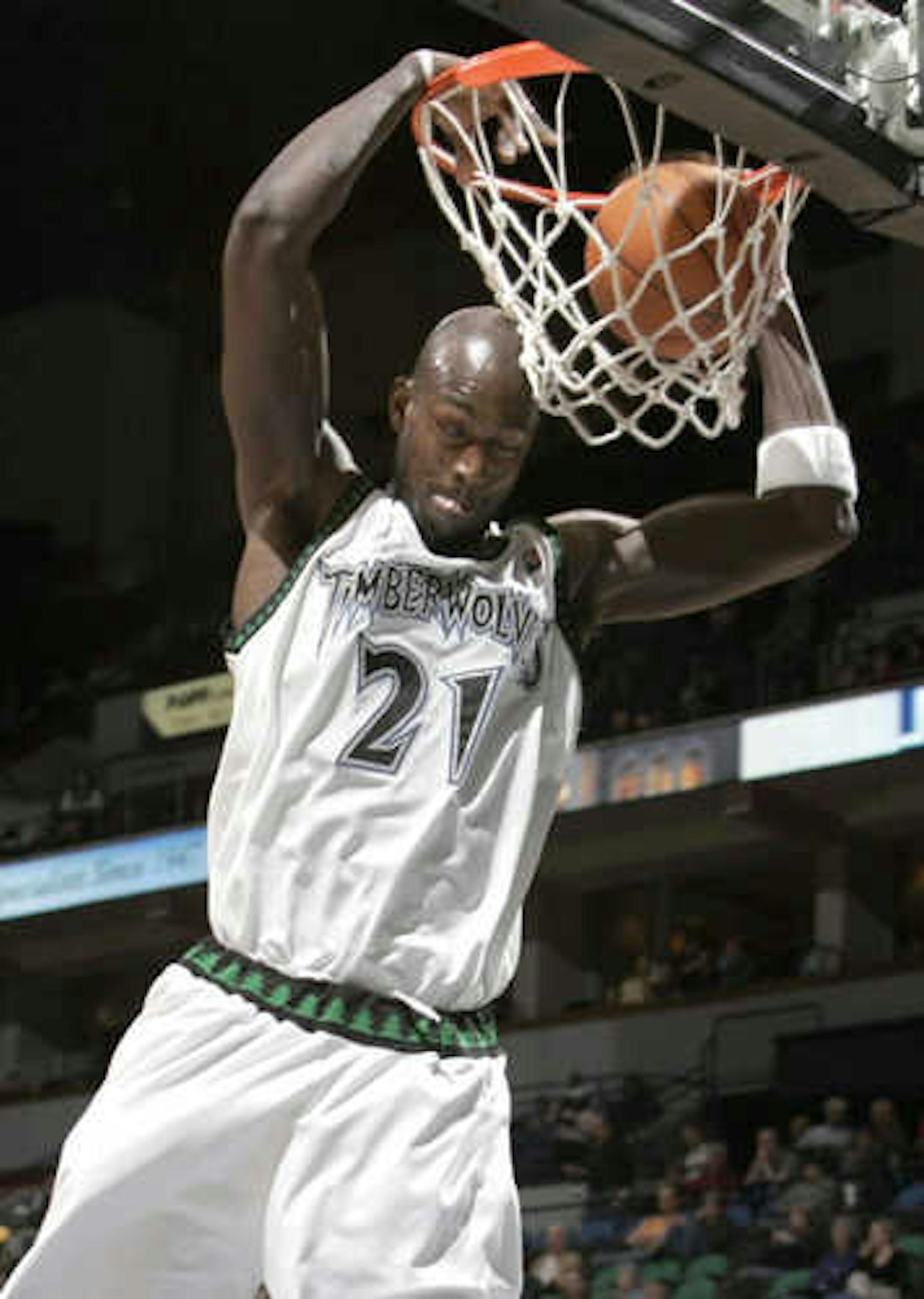 KG dunks