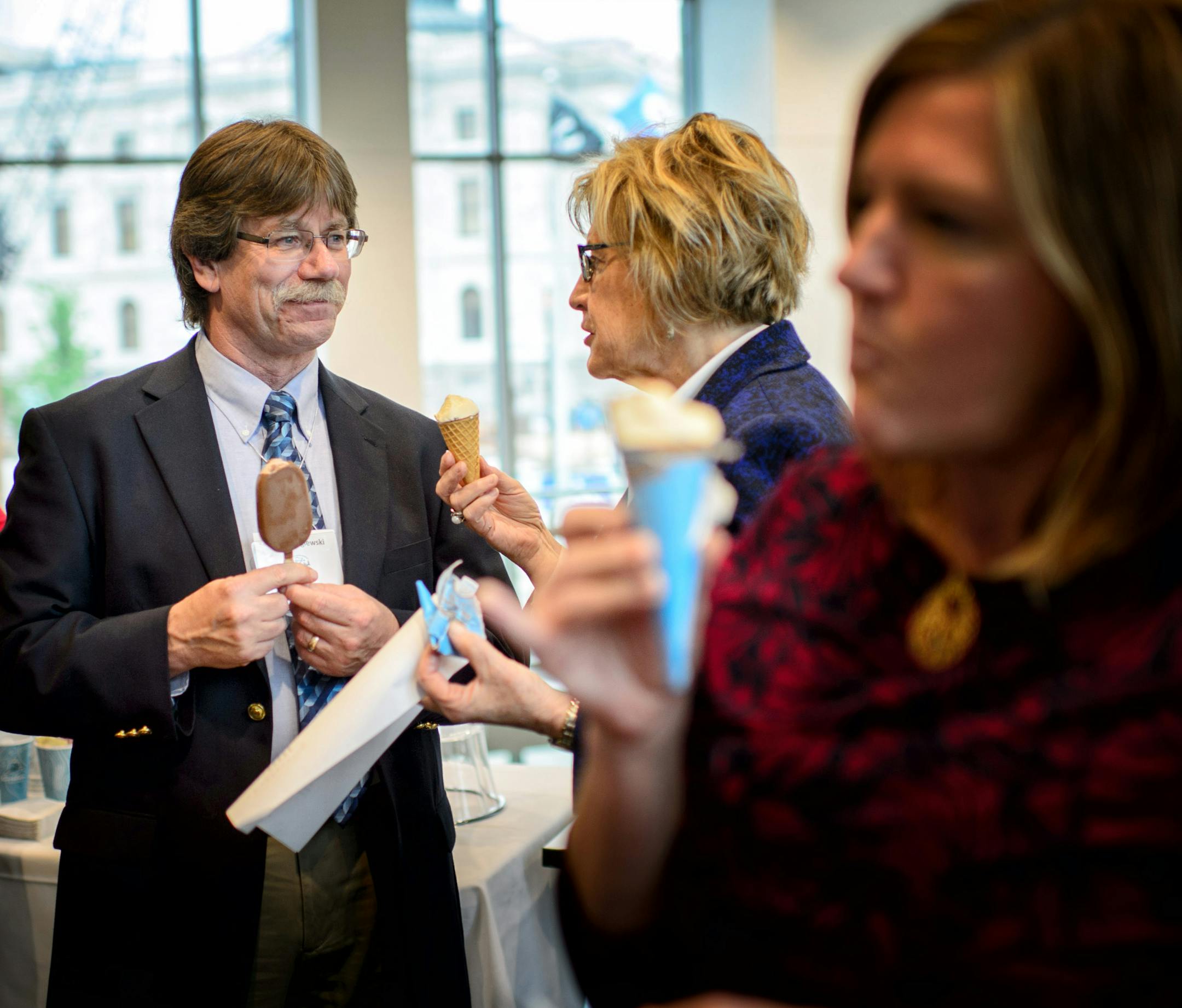 Mayor Dave Smiglewski schmoozed over ice cream with Sen. Kathy Sheran in 2016 as greater Minnesota city leaders swarmed the Capitol to call for legislators to act on taxes, transportation and bonding in that year's tax bill.