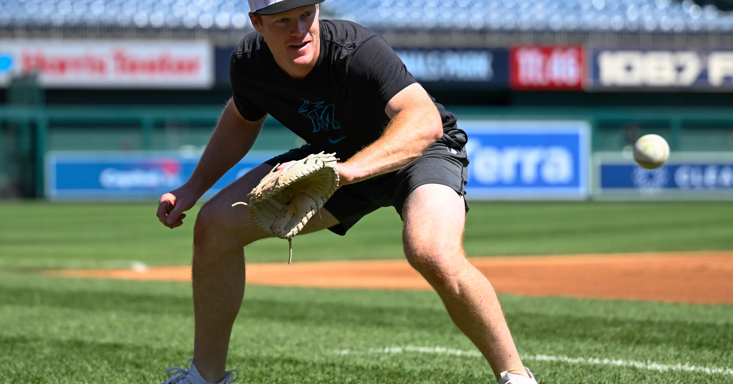 Die Twins verpflichten First Baseman Eric Wagaman im Tausch mit den Miami ...
