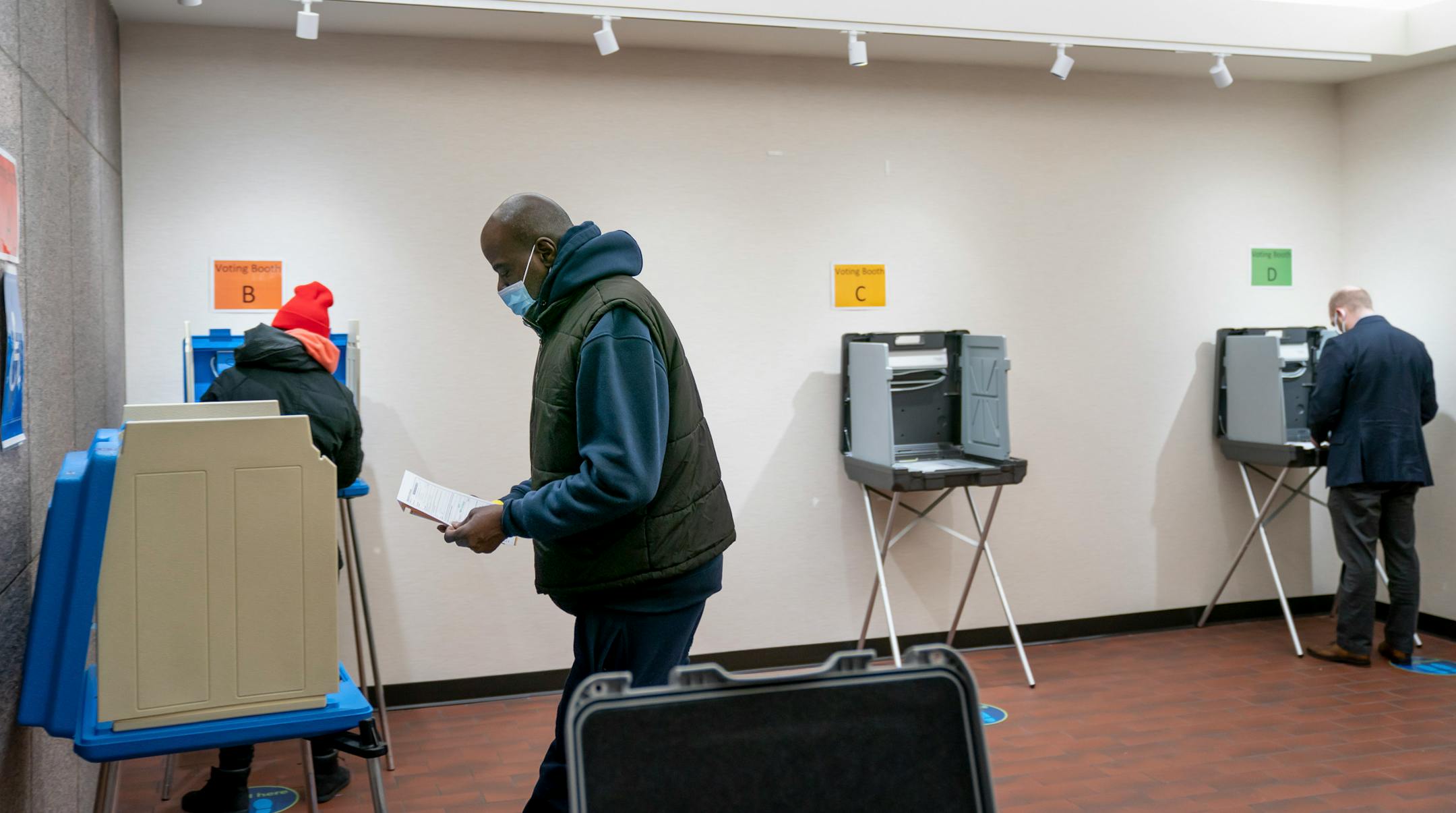 Antoine Thornton voted Wednesday at the Hennepin County Government Center. ] GLEN STUBBE • glen.stubbe@startribune.com Wednesday, October 21, 2020 Voting data analyzed by the Star Tribune finds voter turnout in the precincts with the highest concentration of Black voters dropped from 2012, when Barack Obama easily carried the state, to 2016, when Hillary Clinton nearly lost it. In a presidential election year that also saw a nationwide reckoning over race originate in Minneapolis, we'll talk to