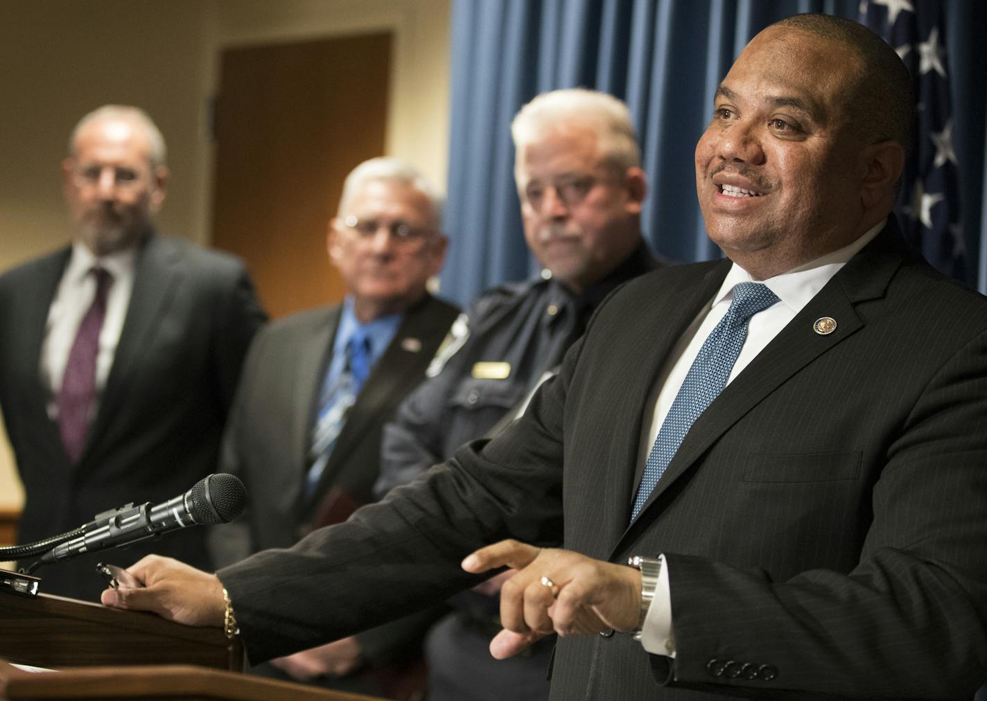 Ronald Davis, director of the Department of Justice COPS (Community Oriented Policing Services) program announces a collaborative review of the St. Anthony Police Department during a press conference ] (Leila Navidi/Star Tribune) leila.navidi@startribune.com BACKGROUND INFORMATION: The Department of Justice announces the launching of a collaborative review of the St. Anthony Police Department through the COPS (Community Oriented Policing Services) department during a press conference at the Fede