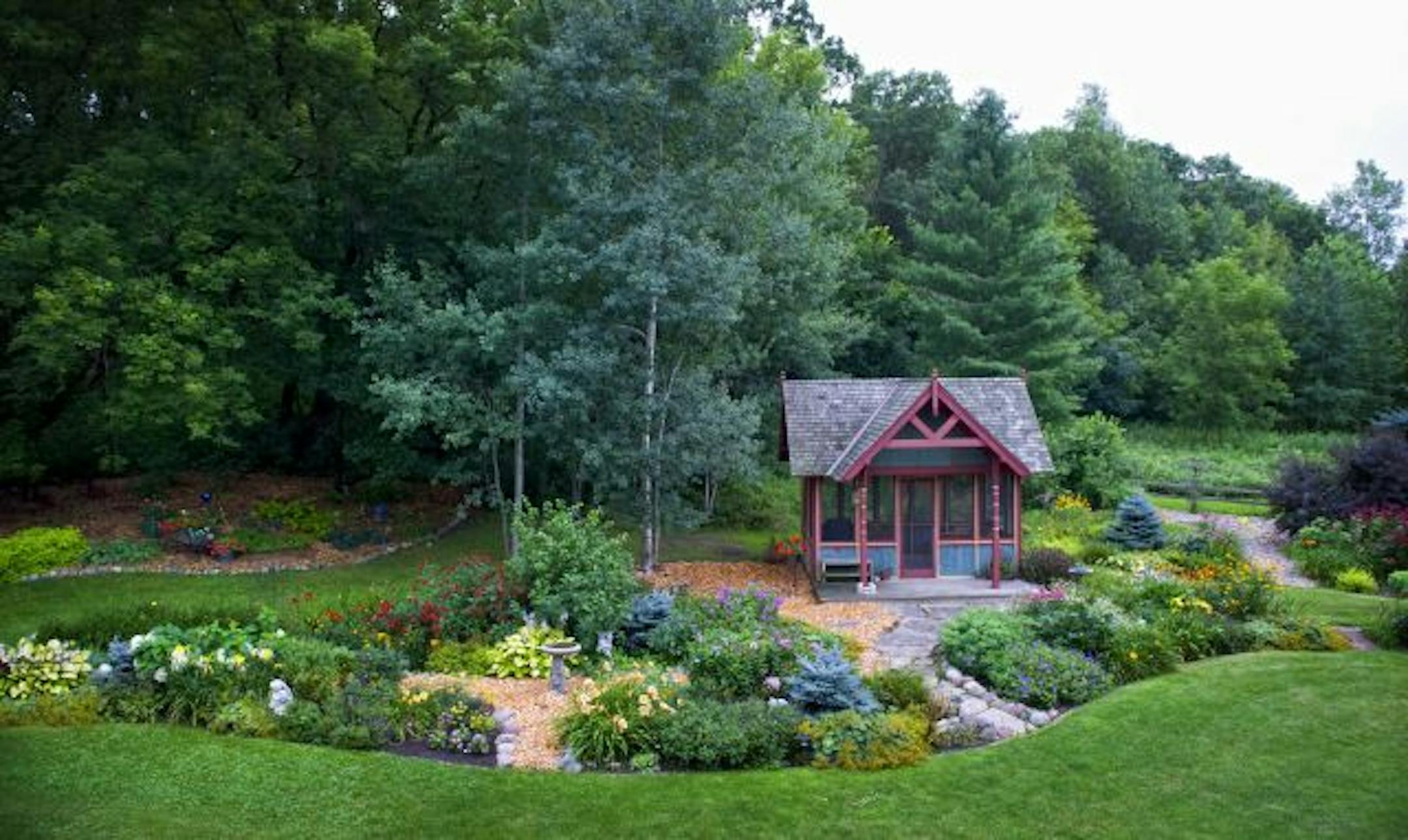 With 30 garden beds spread over 1 1/2 acres in Lake Elmo, Chris and Jim Trevis garden on a grand scale — and play host to a wide variety of wildlife.