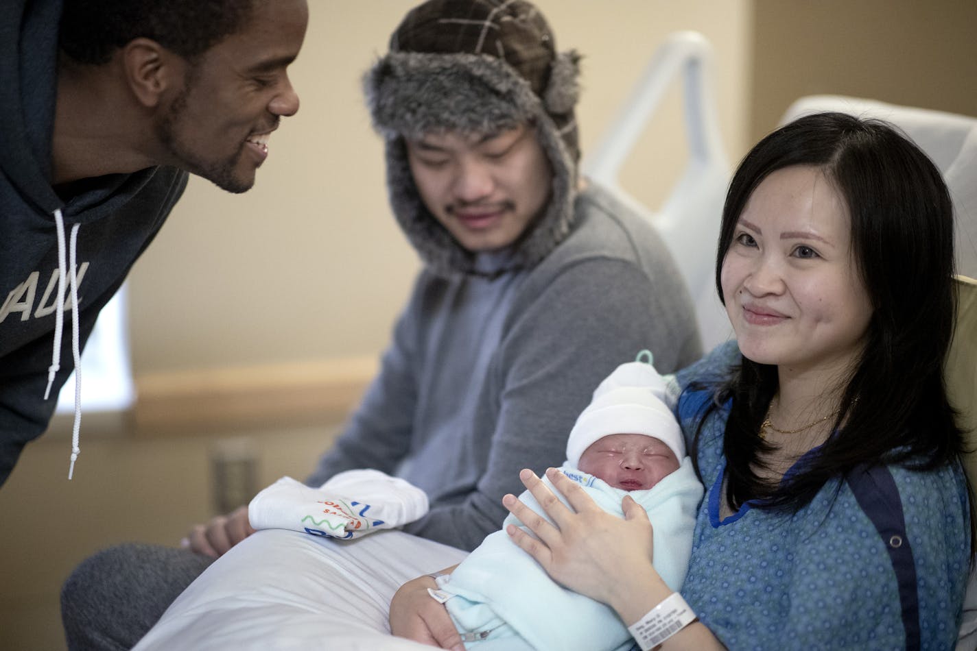 St. Paul Mayor Melvin Carter left ,presented Chee Vang and his wife Mary Vang with a onesie for their Rowan who was born at 4:25 am Monday morning .] Jerry Holt &#x2022; Jerry.Holt@startribune.com Mayor Melvin Carter visits the Regions Hospital birth center to inaugurate the $50 college savings accounts that the city will give every child born after Jan. 1, 2020, on January 1, 2020 in St. Paul, MN.