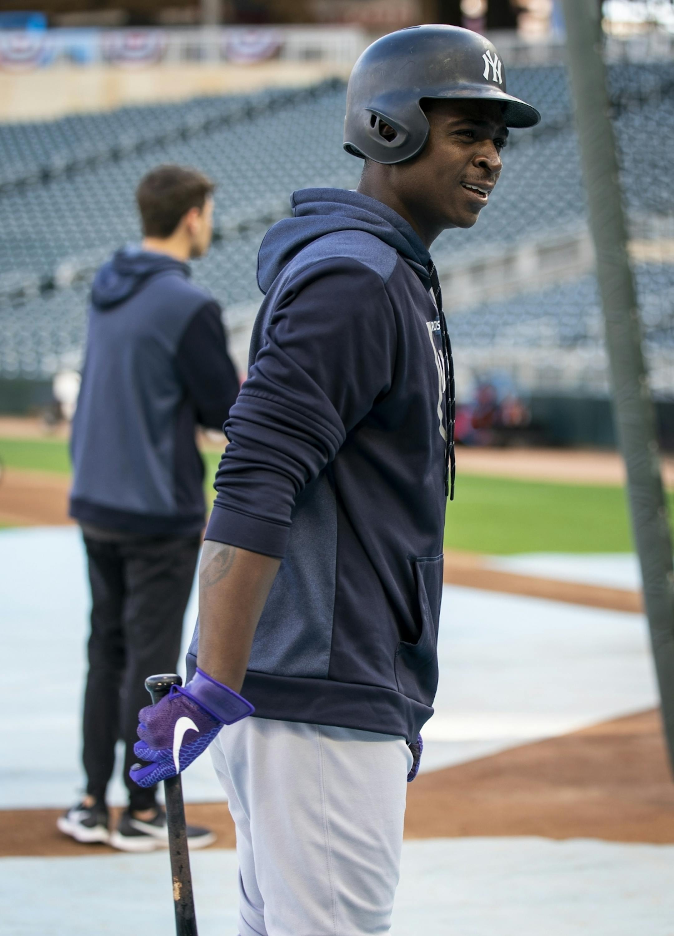 New York Yankees shortstop Didi Gregorius (18) waited to hit during batting practice.