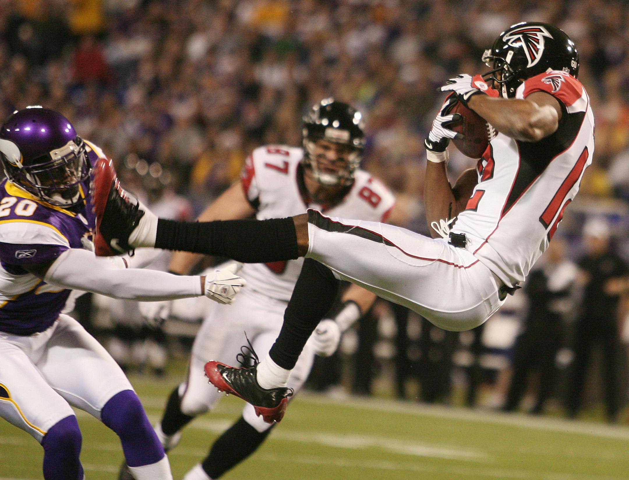 Falcons Michael Jenkins pulled down a catch at the Vikings 1-yard line in the first quarter. Jenkins was tackled by Madieu Wlliams on the play.