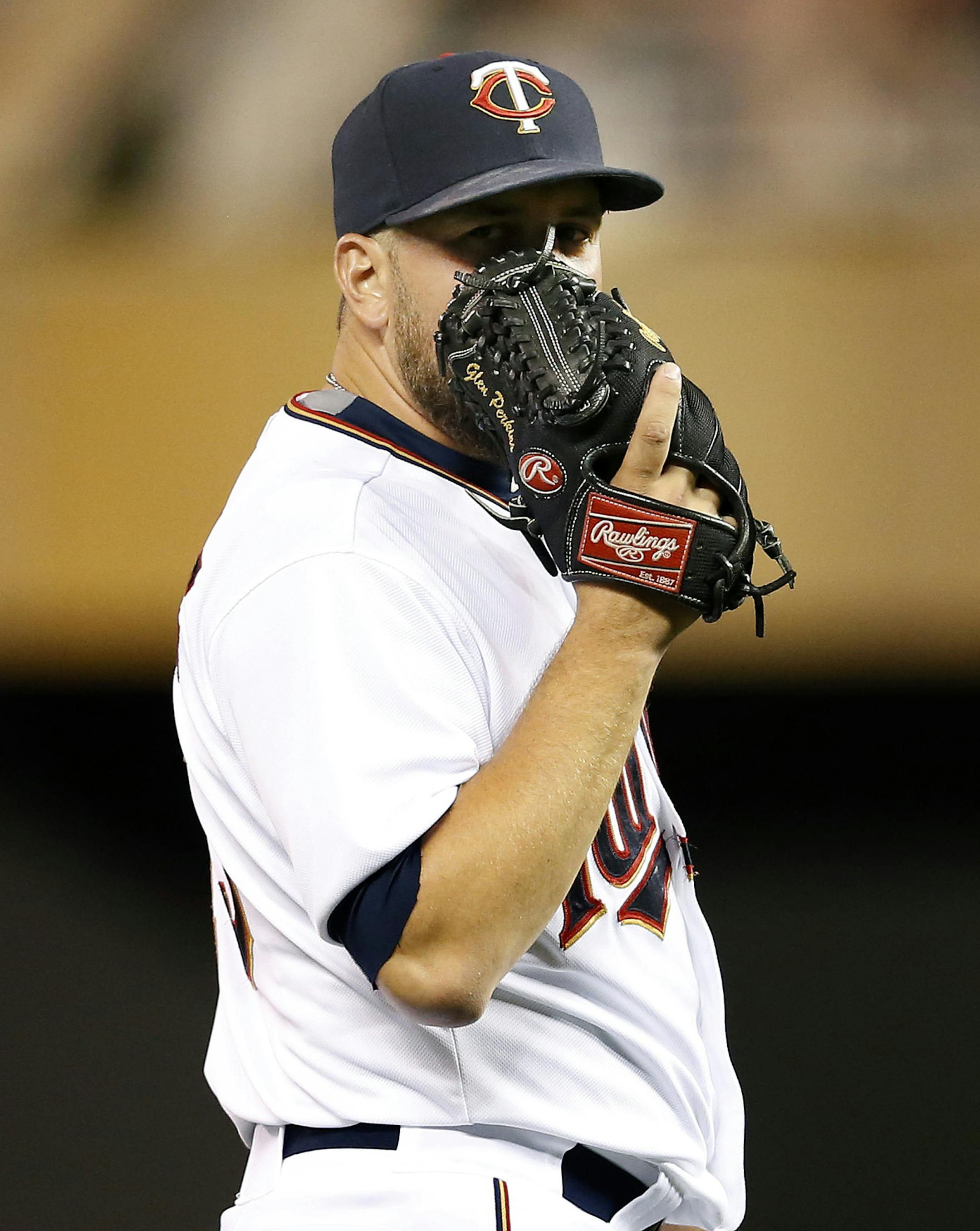 Minnesota Twins pitcher Glen Perkins reacted after giving up a home run to Jung Ho Kang in the ninth inning. Pittsburg beat Minnesota by a final score of 8-7. ] CARLOS GONZALEZ cgonzalez@startribune.com - July 28, 2015, Minneapolis, MN, Target Field, Minnesota Twins vs. Pittsburg Pirates